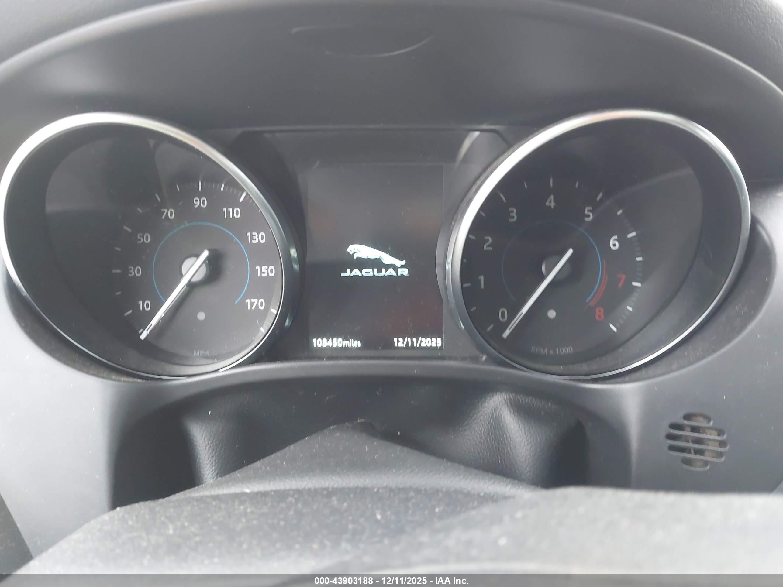 JAGUAR F-PACE image 7