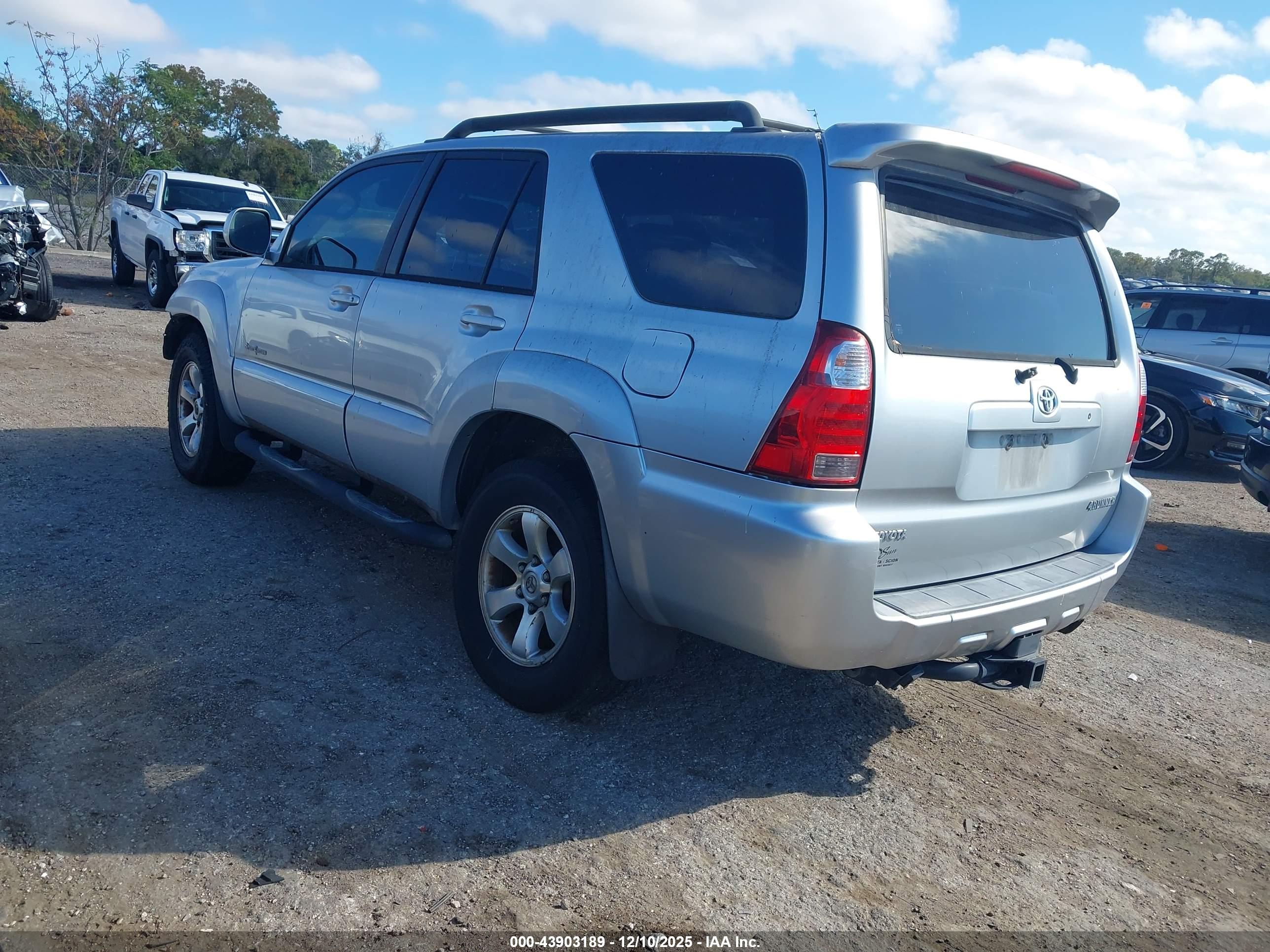 TOYOTA 4RUNNER image 3
