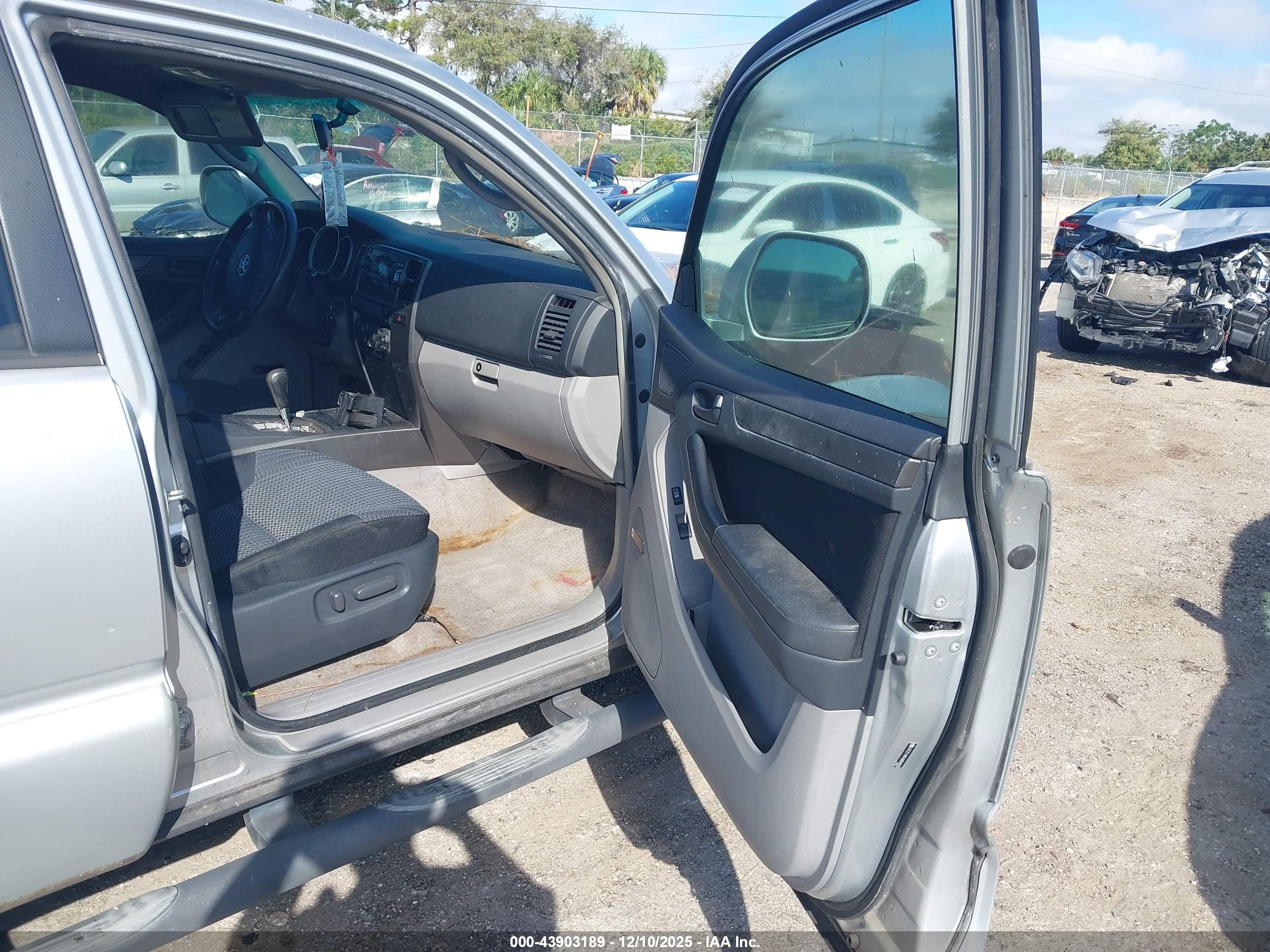 TOYOTA 4RUNNER image 5