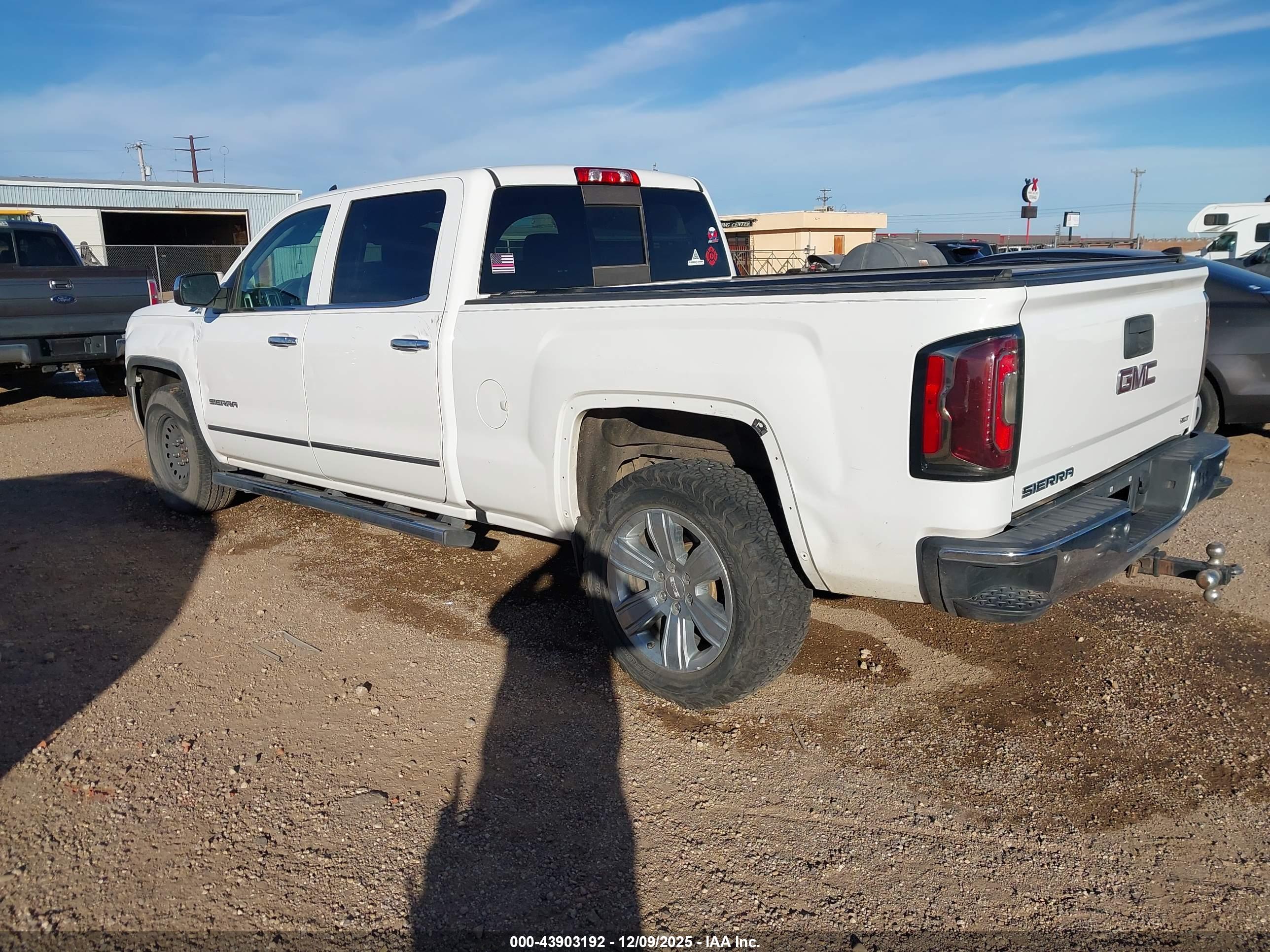 GMC SIERRA image 3