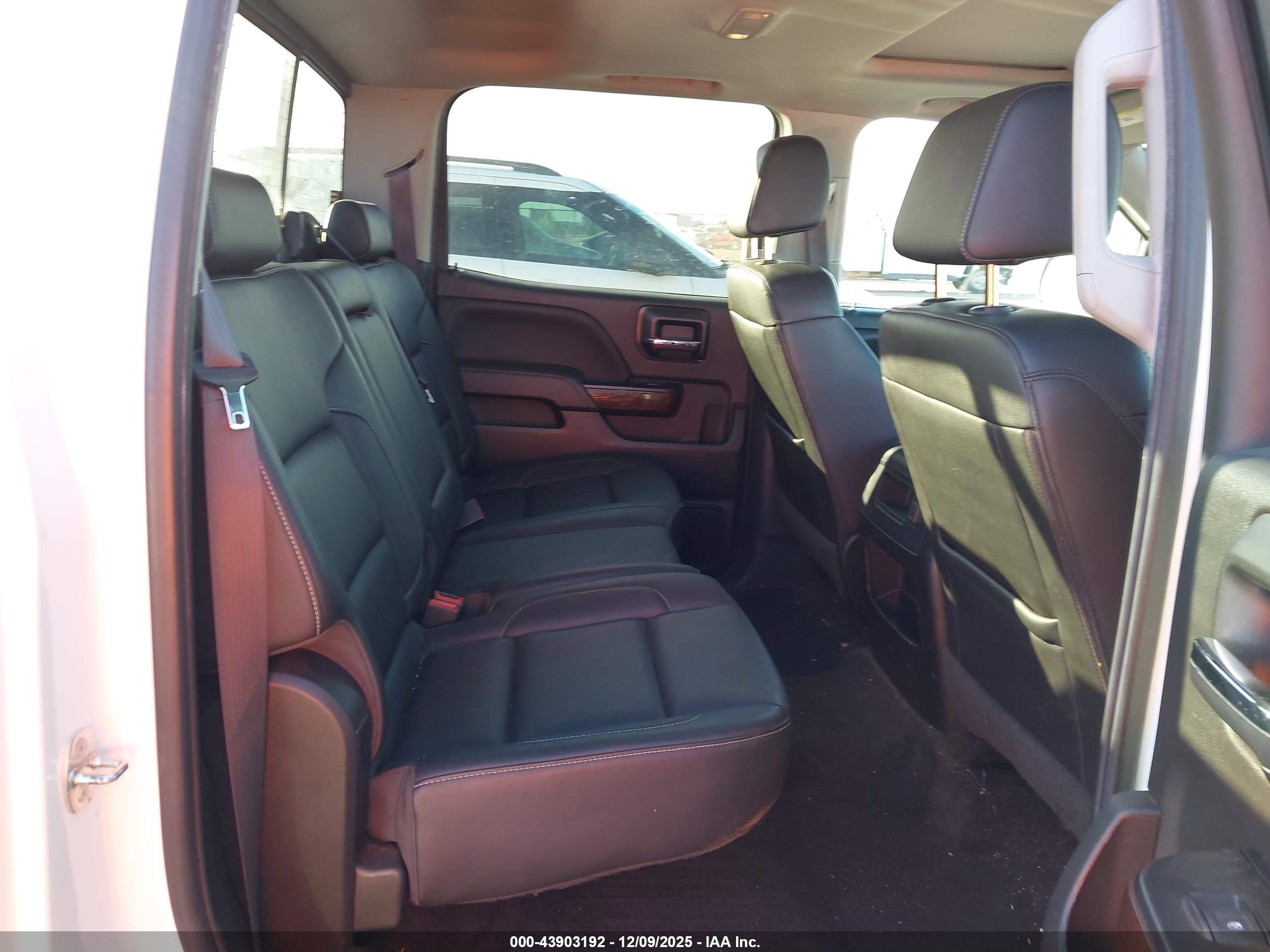 GMC SIERRA image 8