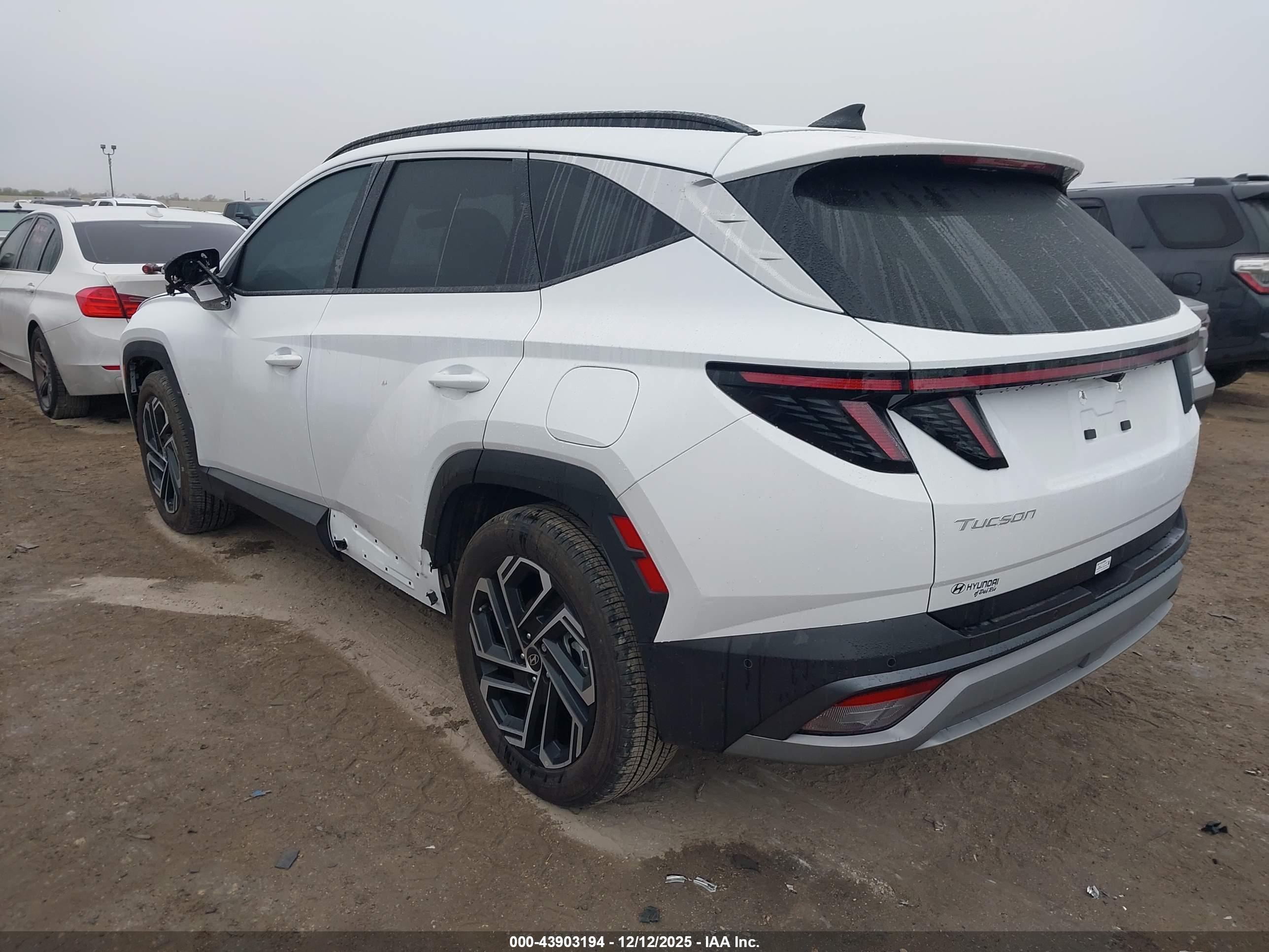 HYUNDAI TUCSON image 3
