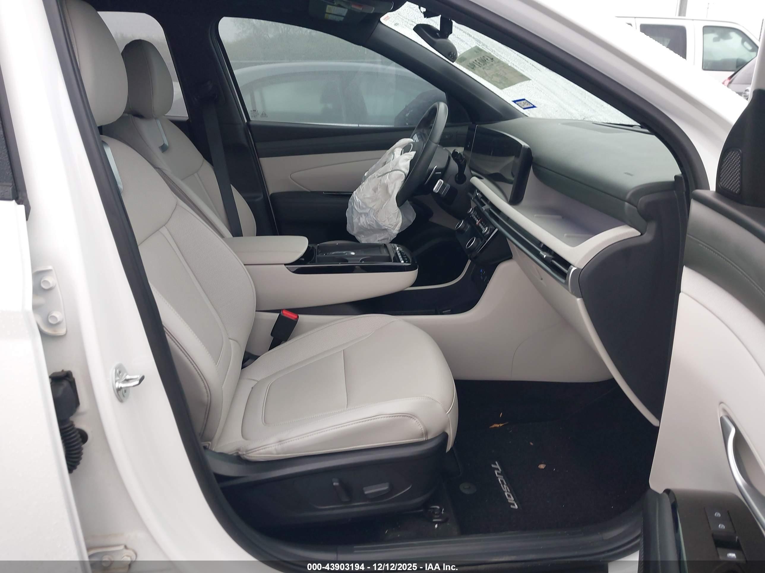HYUNDAI TUCSON image 5