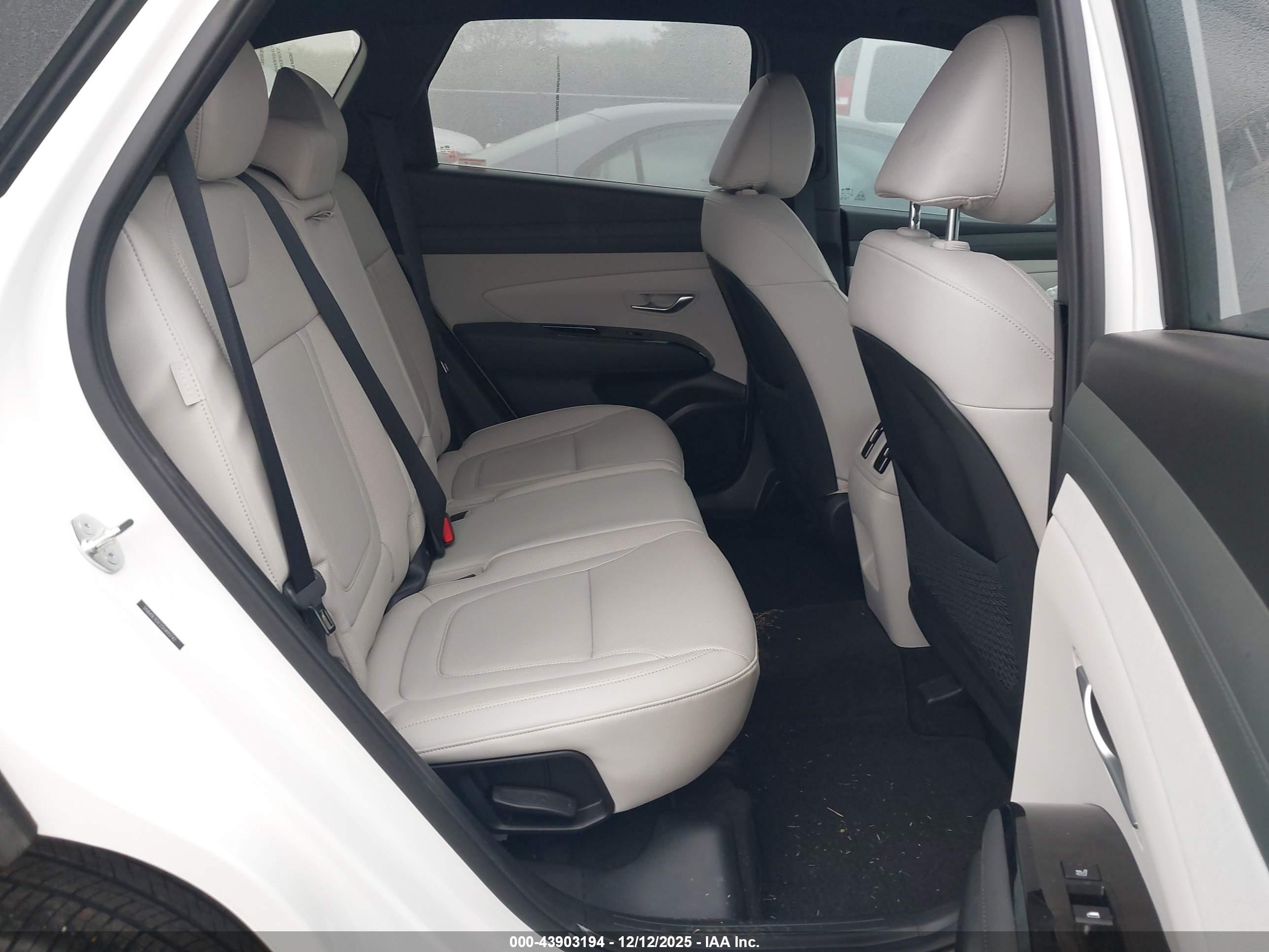 HYUNDAI TUCSON image 8