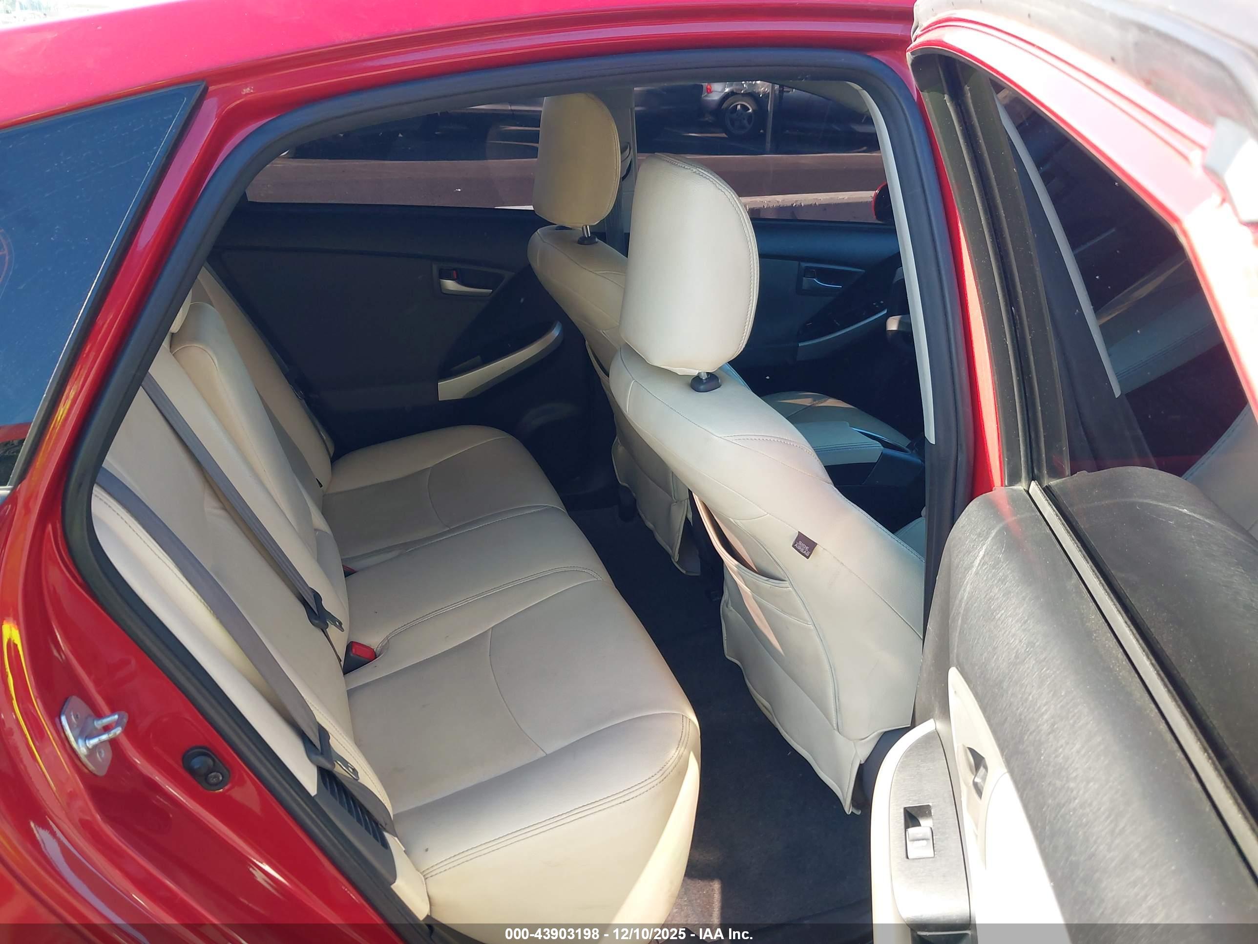 TOYOTA PRIUS image 8