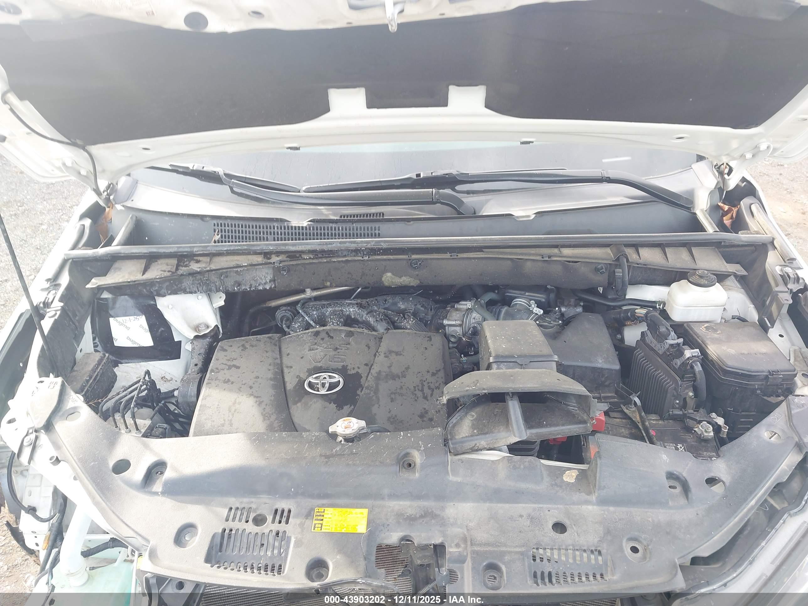 TOYOTA HIGHLANDER image 10