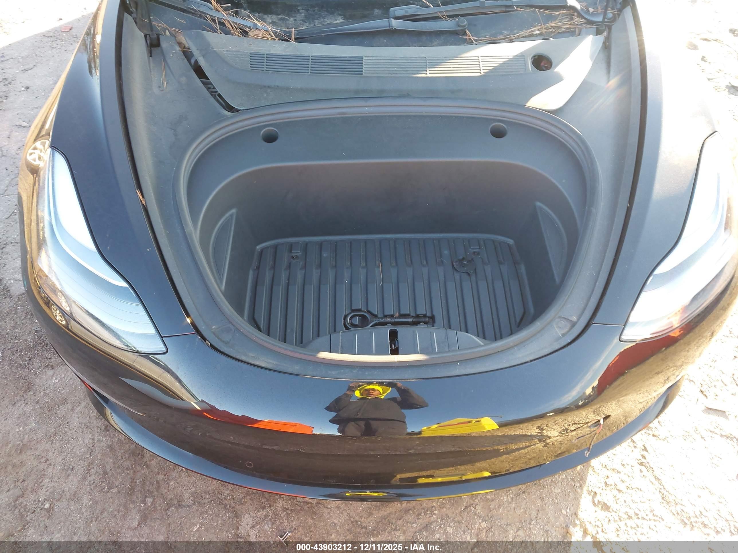 TESLA MODEL image 10