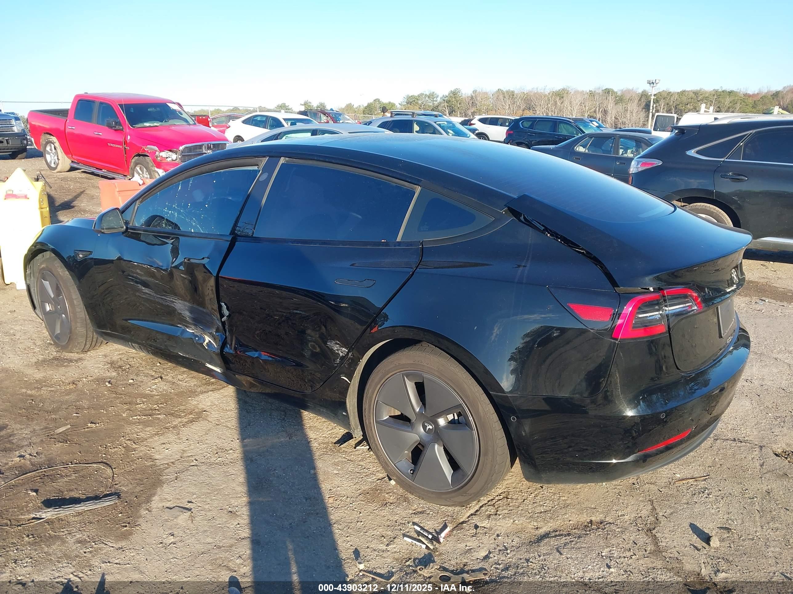 TESLA MODEL image 3