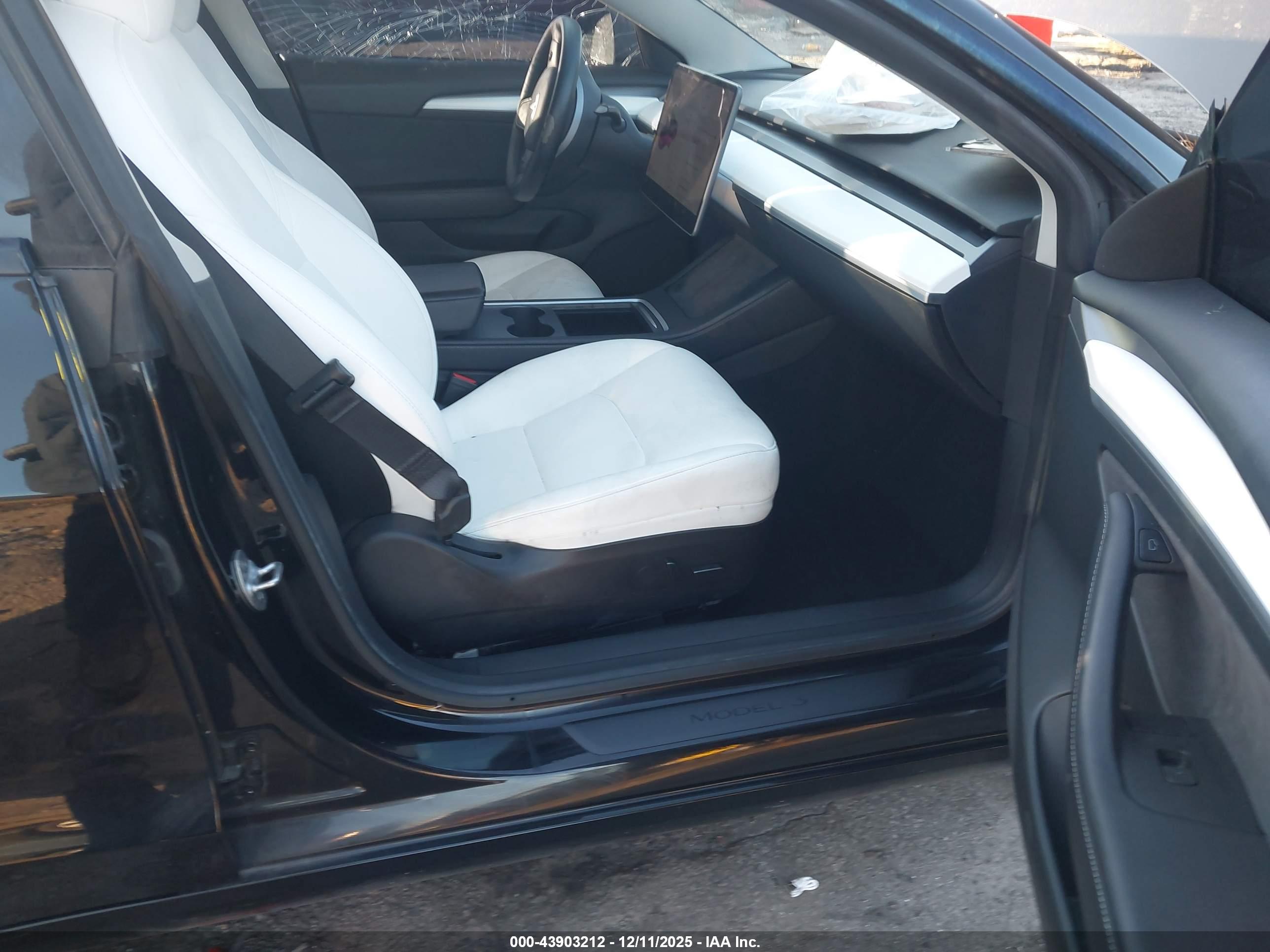 TESLA MODEL image 5