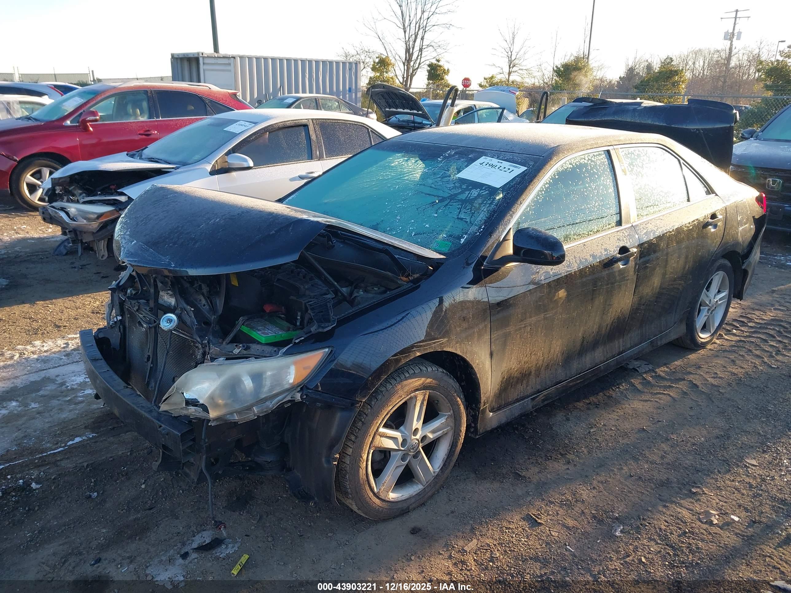 TOYOTA CAMRY image 2