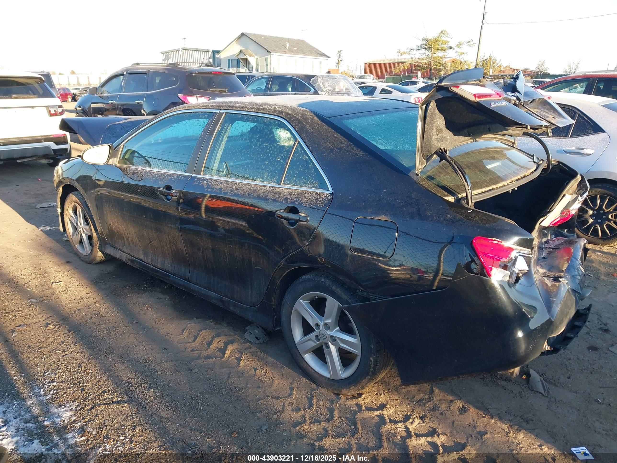 TOYOTA CAMRY image 3