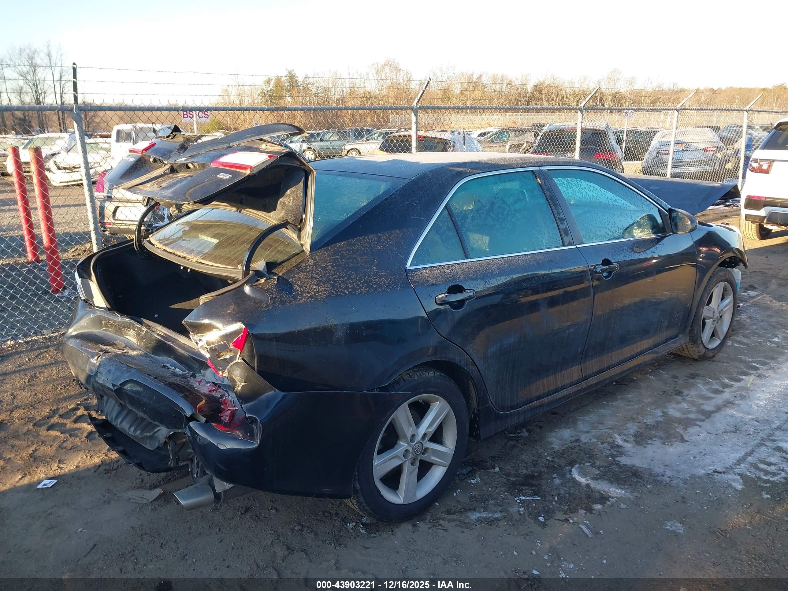 TOYOTA CAMRY image 4