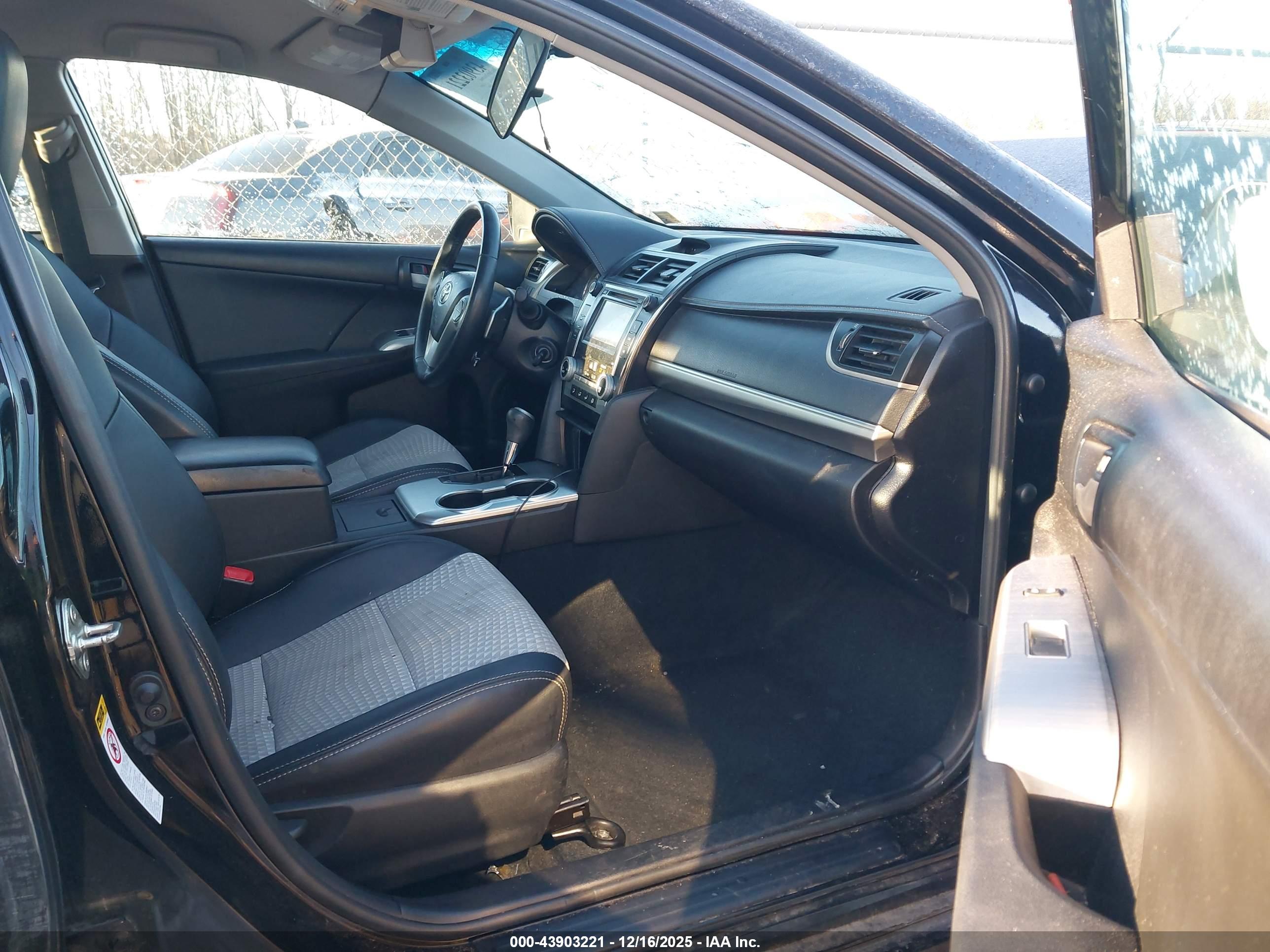 TOYOTA CAMRY image 5