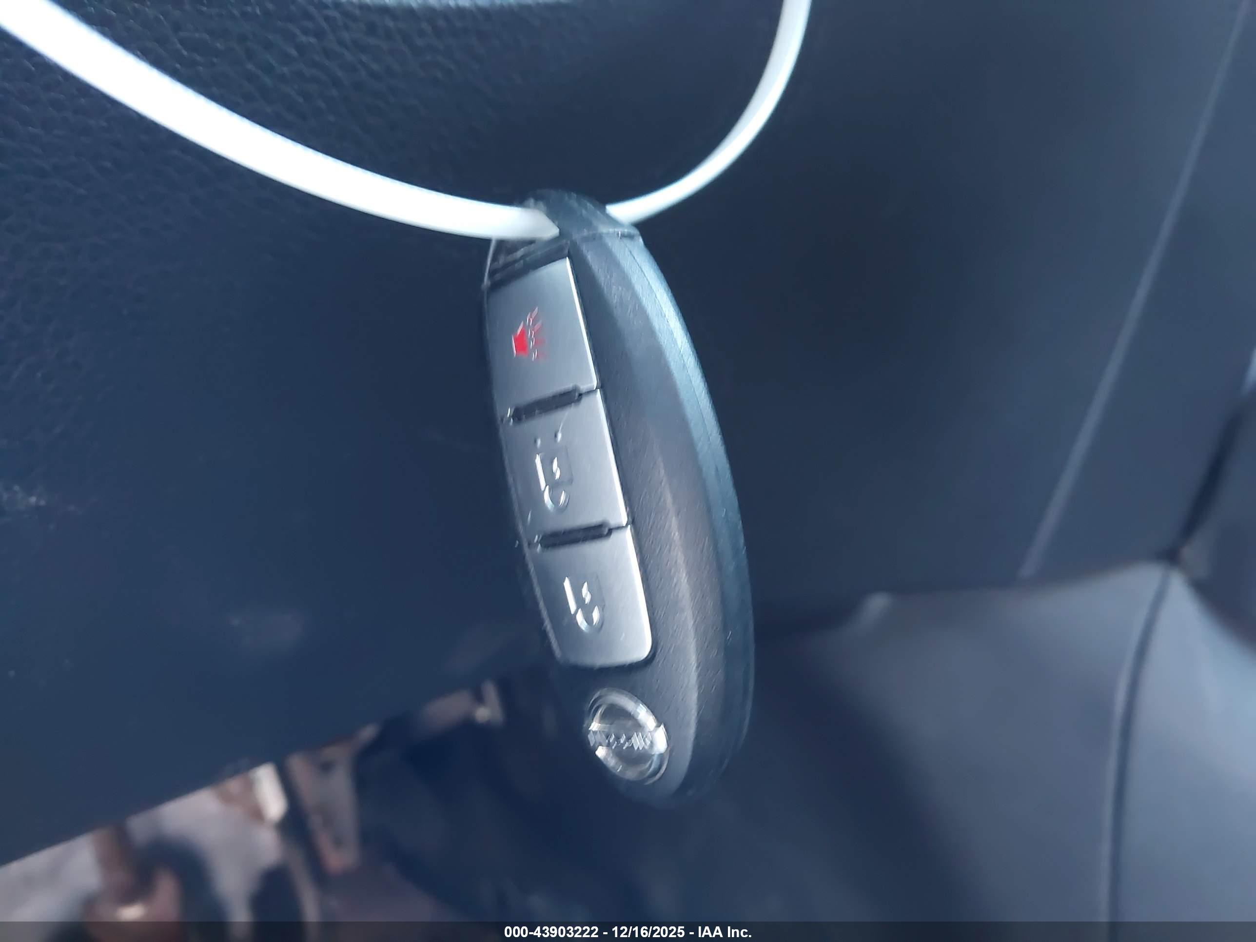 NISSAN ROGUE image 11
