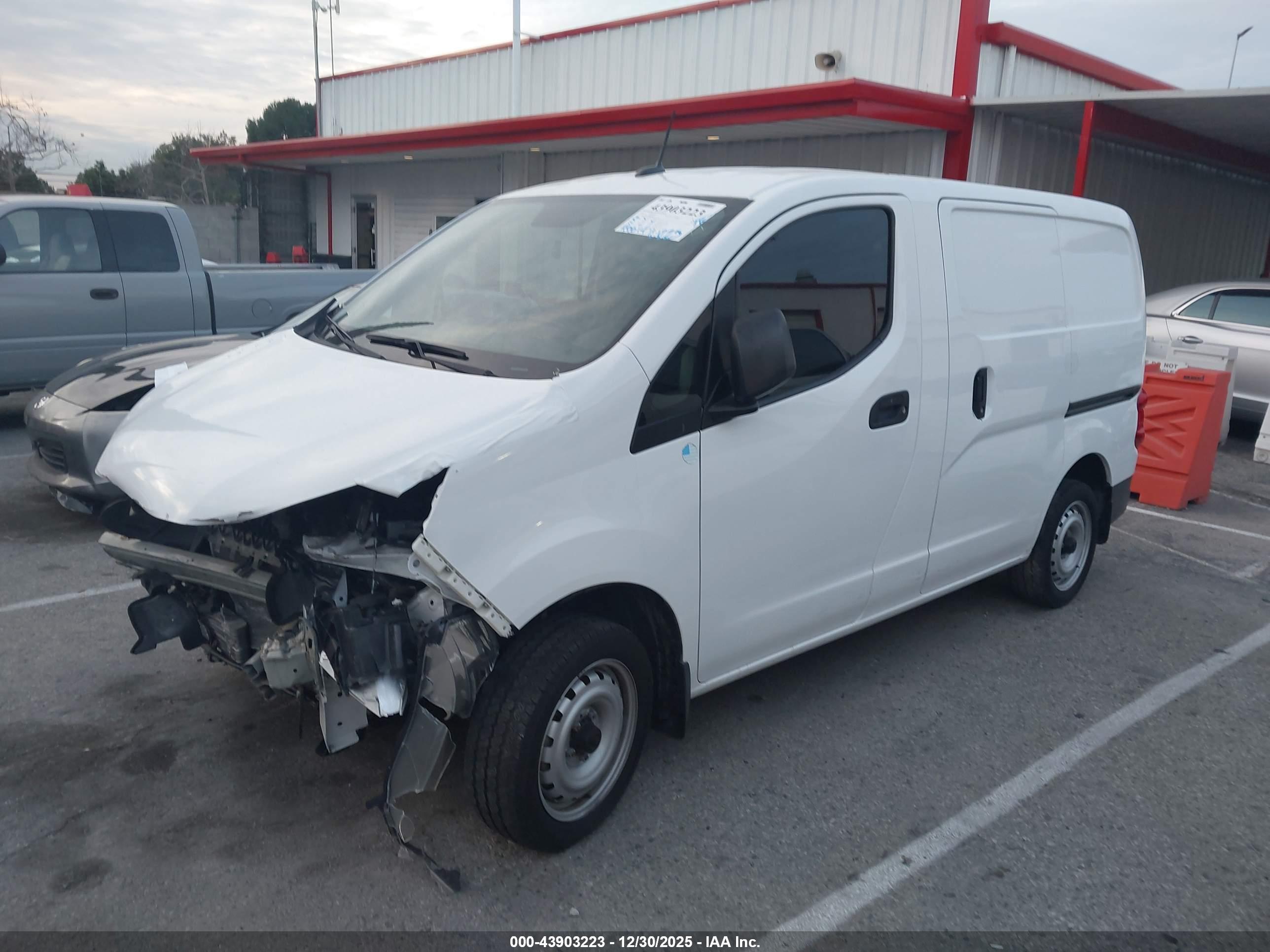 NISSAN NV200 image 2