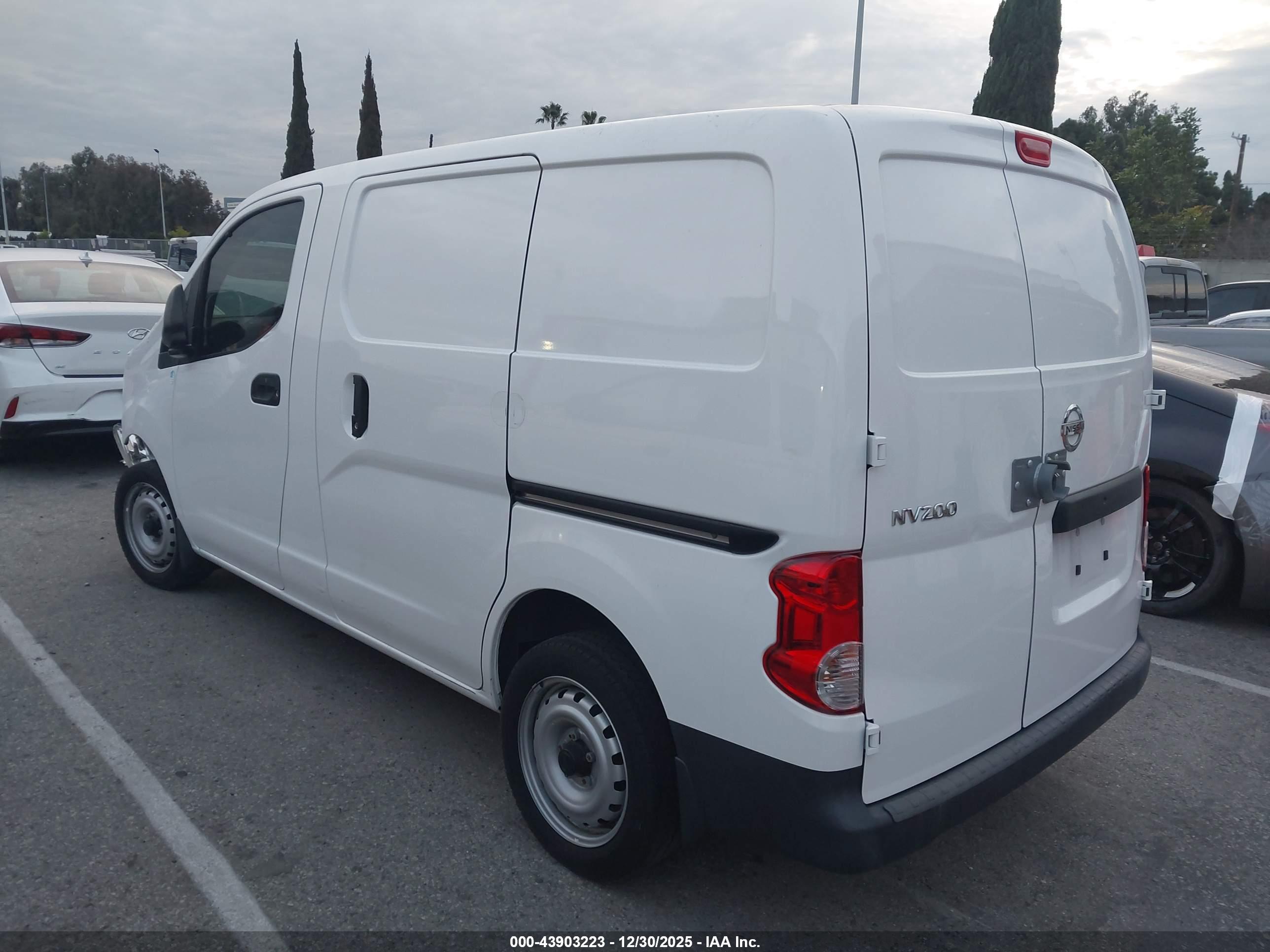 NISSAN NV200 image 3