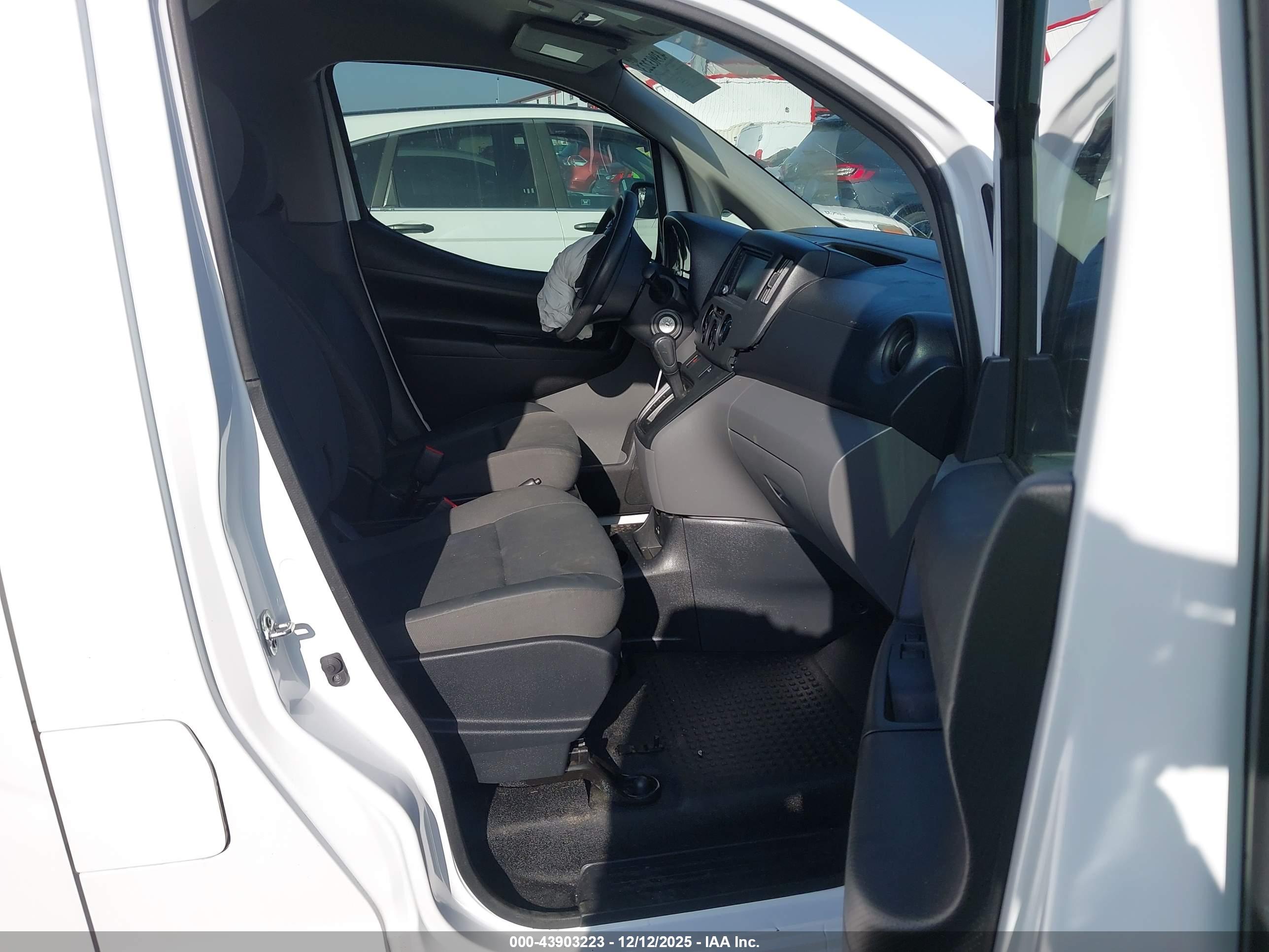 NISSAN NV200 image 5