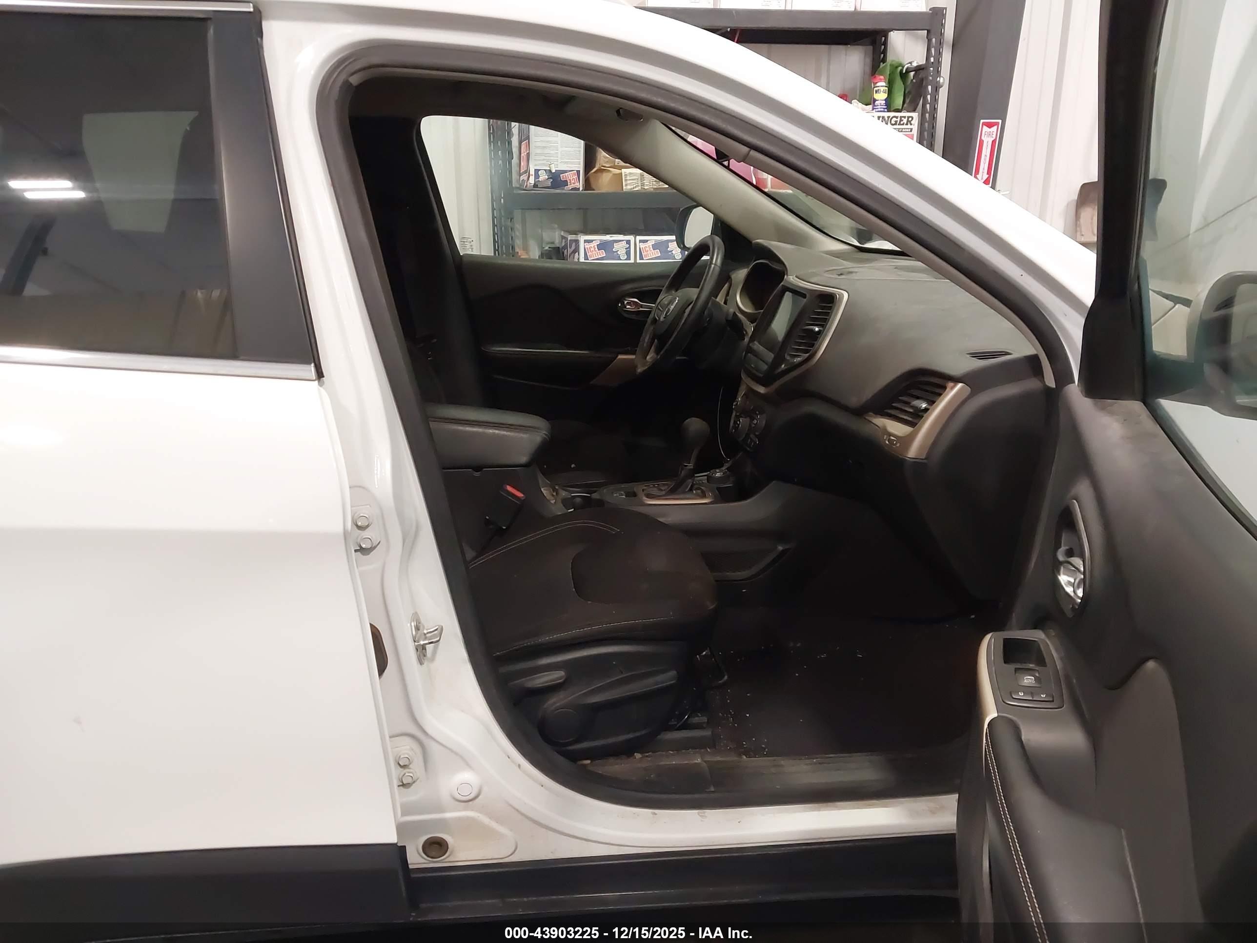 JEEP CHEROKEE image 5