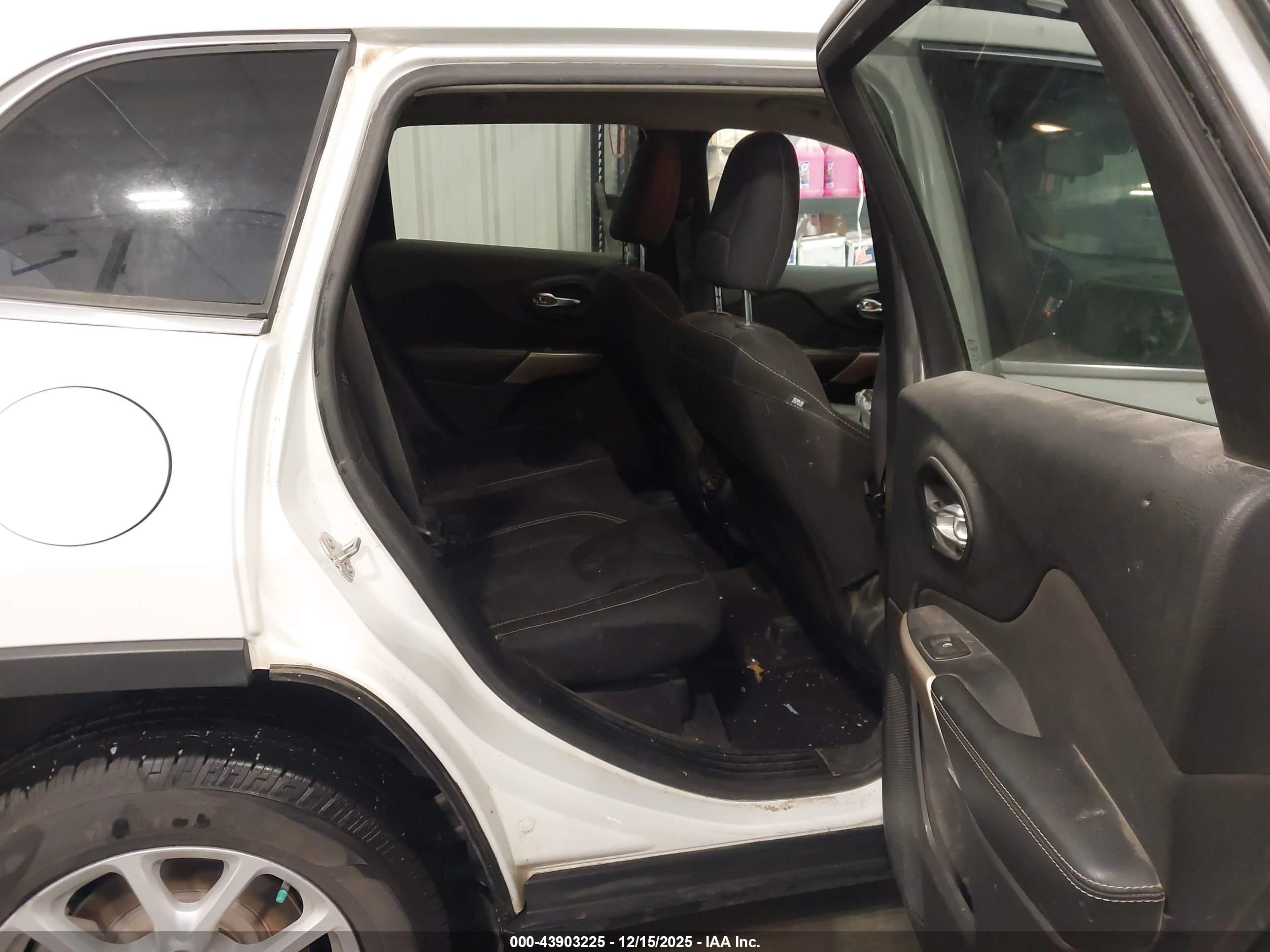 JEEP CHEROKEE image 8