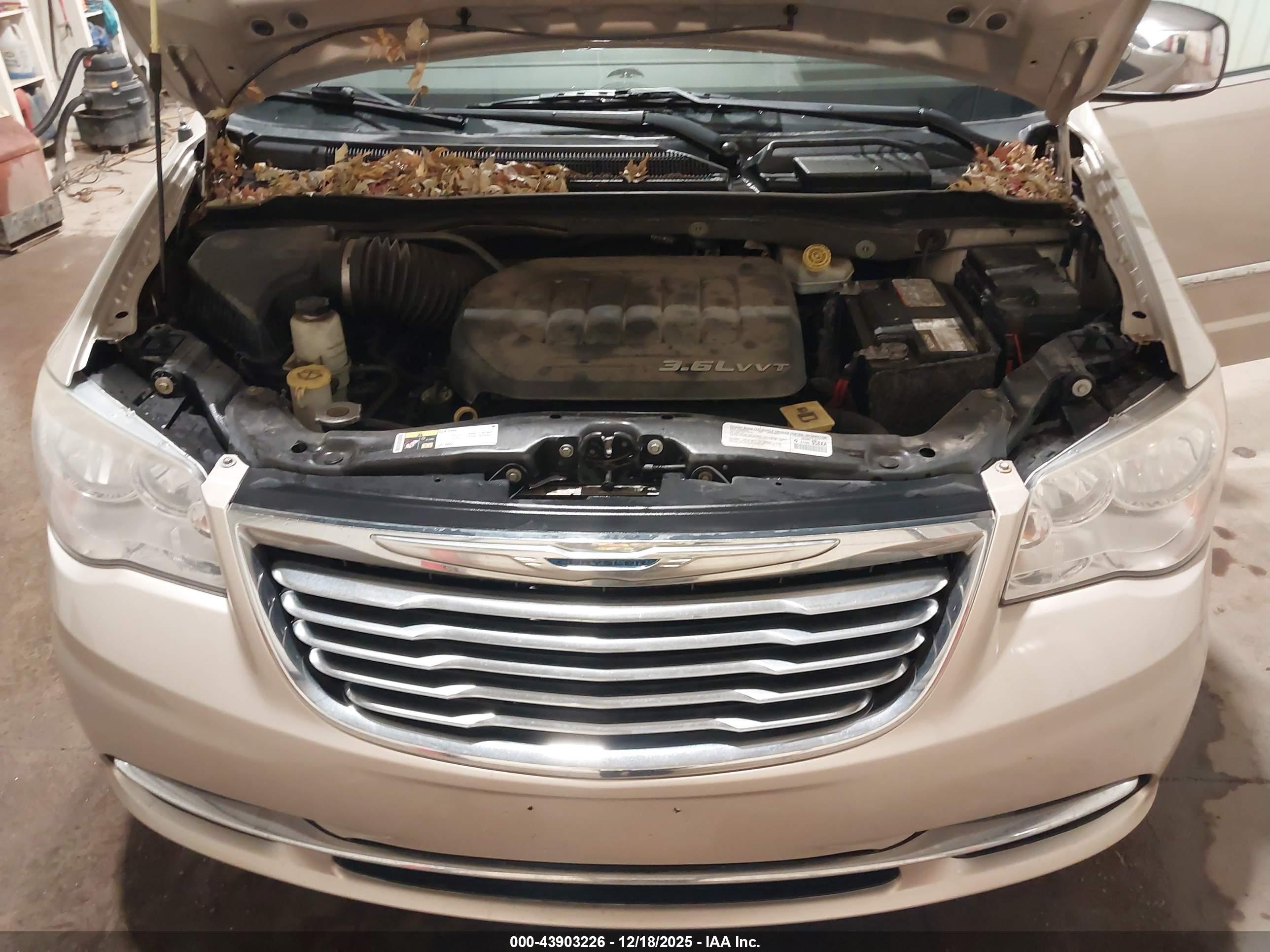 CHRYSLER TOWN image 10