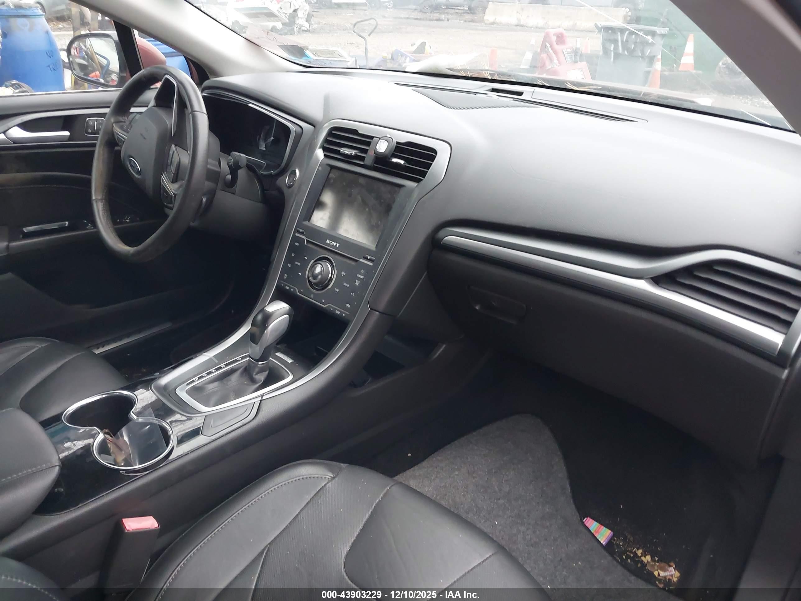 FORD FUSION image 5