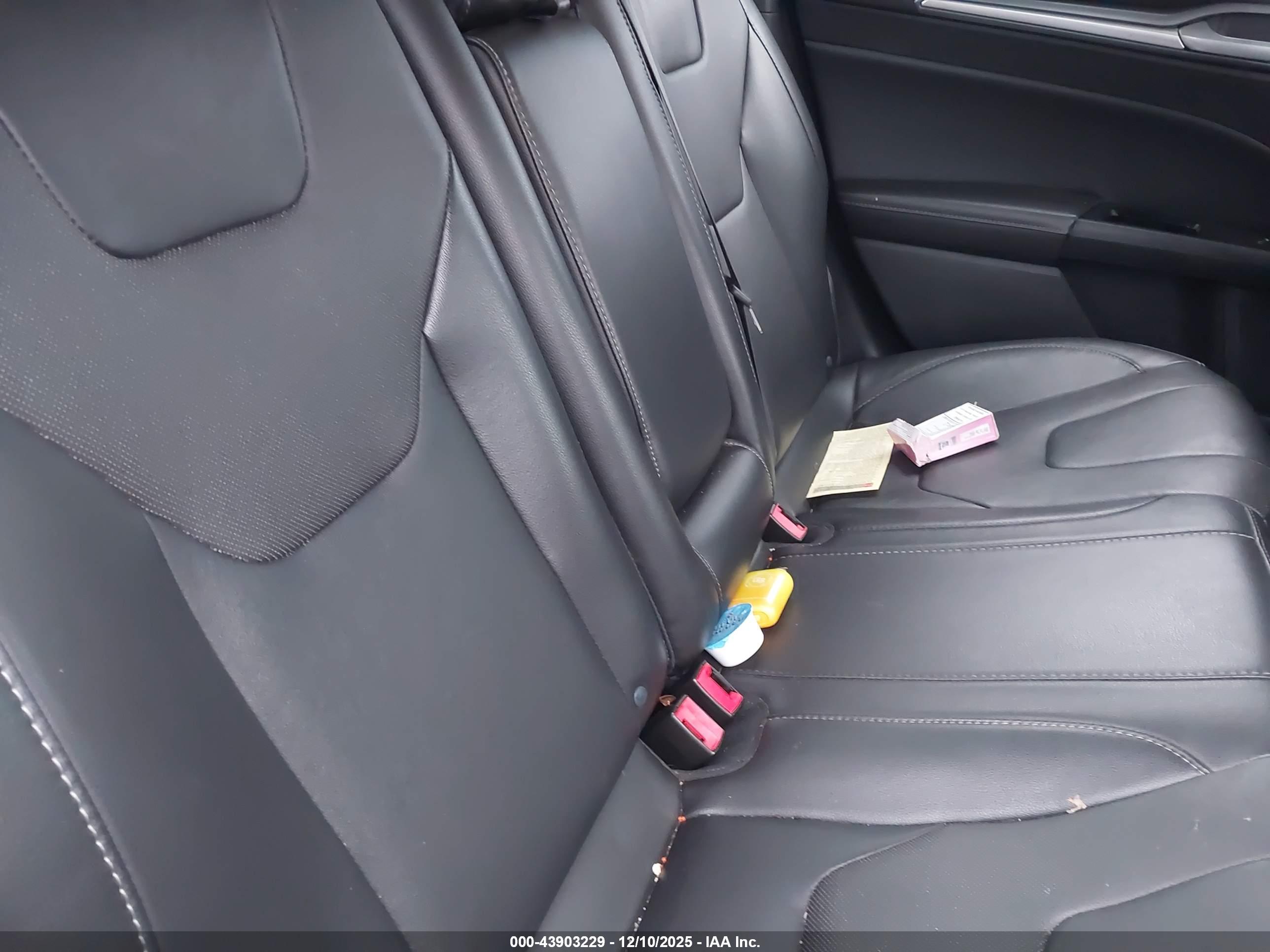 FORD FUSION image 8