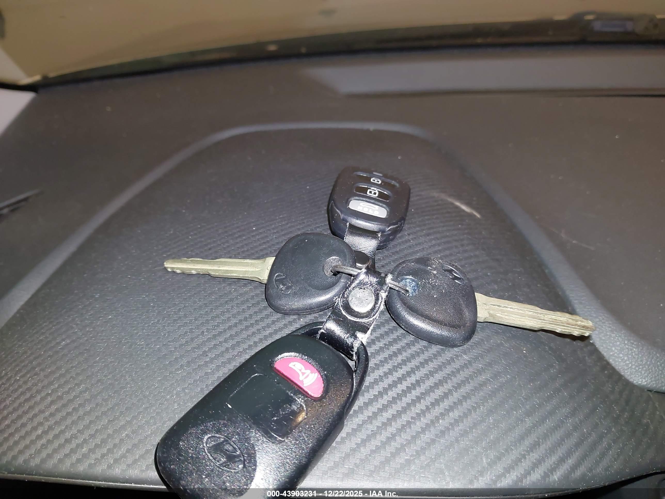 HYUNDAI ELANTRA image 11