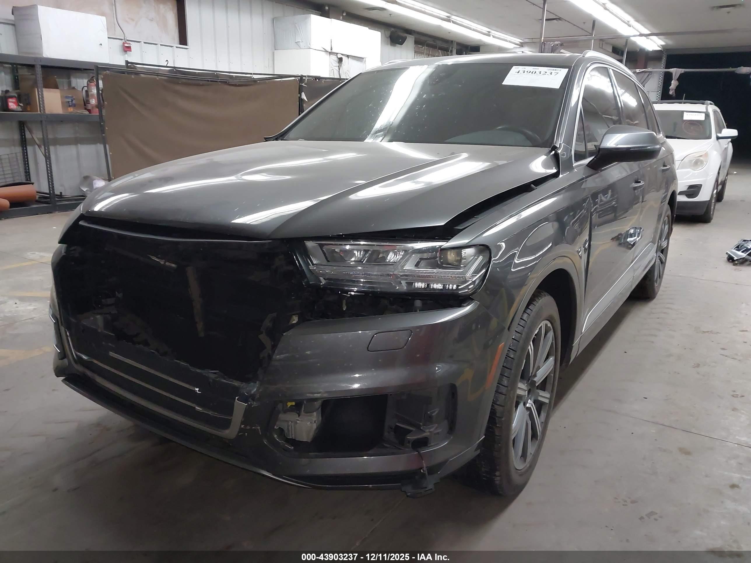 AUDI Q7 image 2