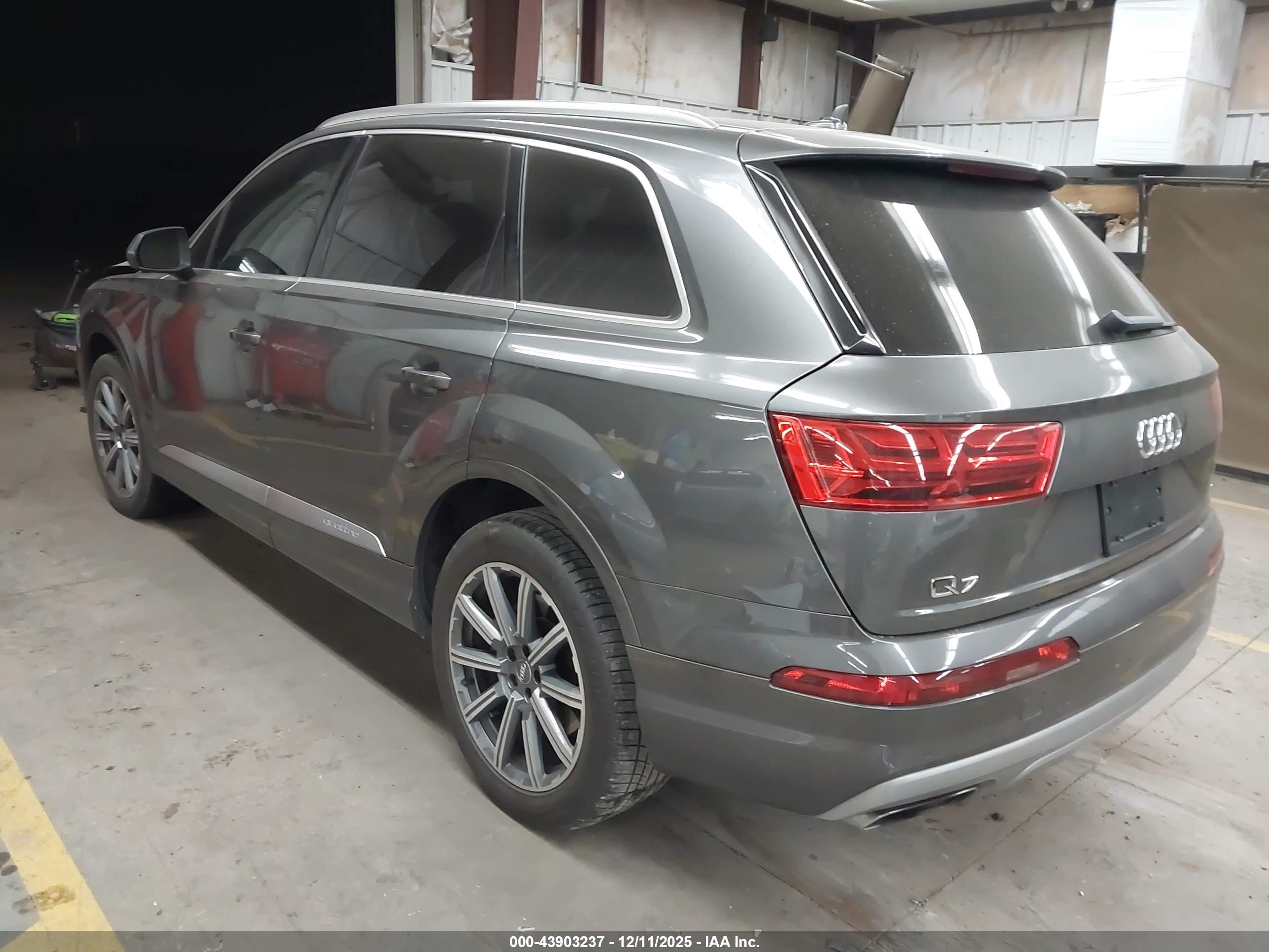 AUDI Q7 image 3