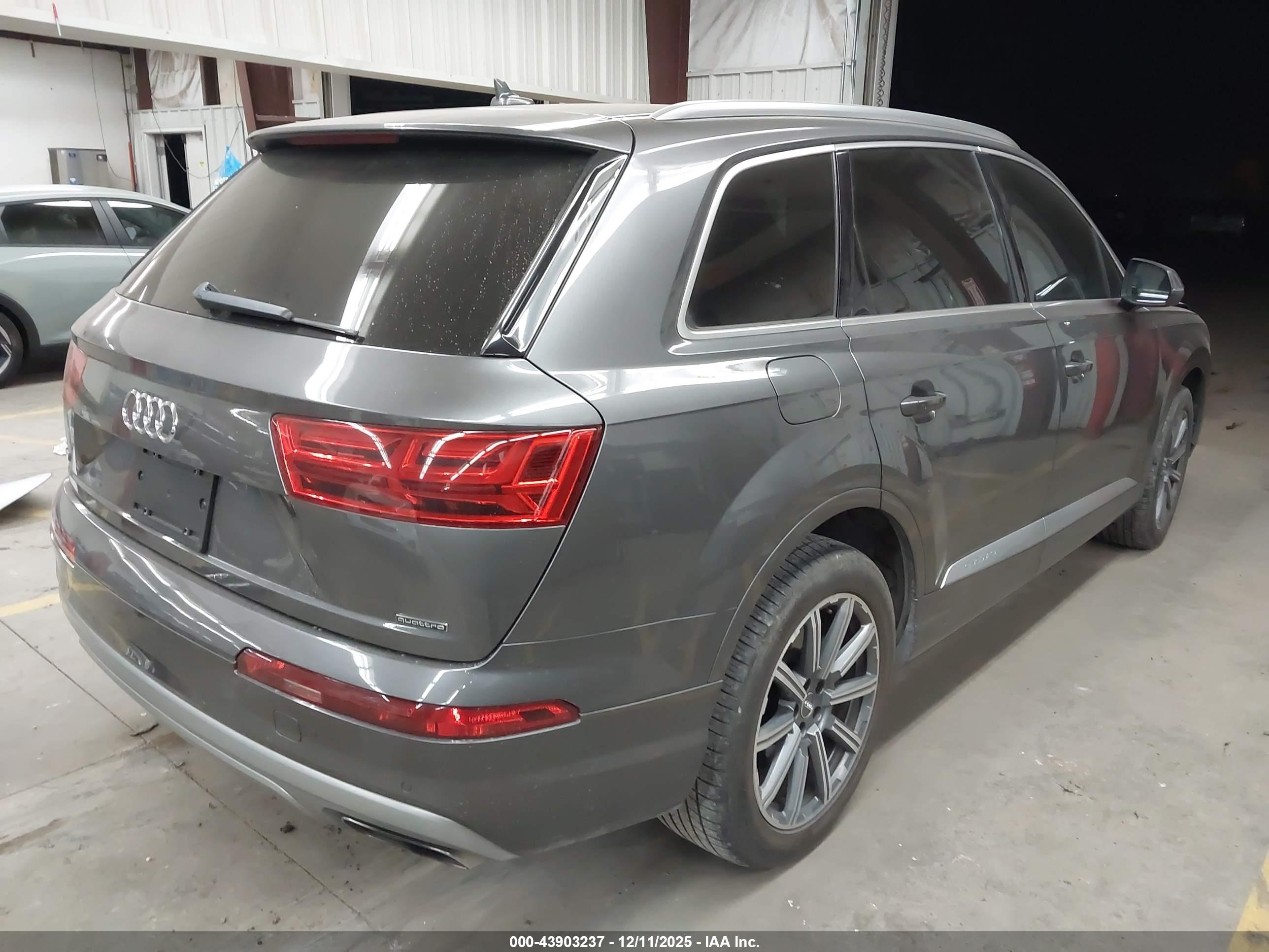 AUDI Q7 image 4