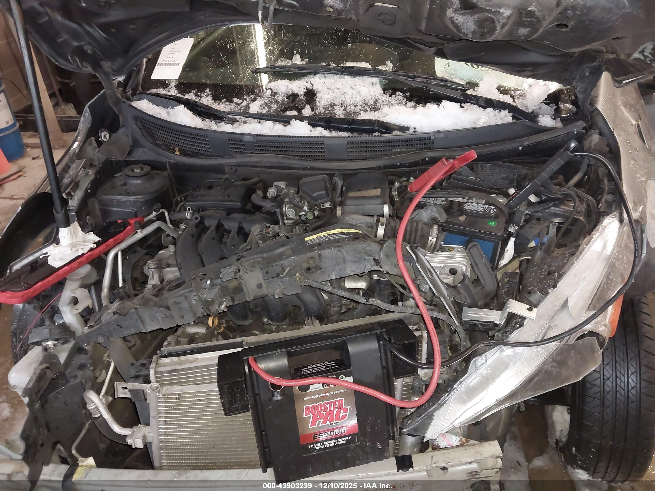 NISSAN VERSA image 10
