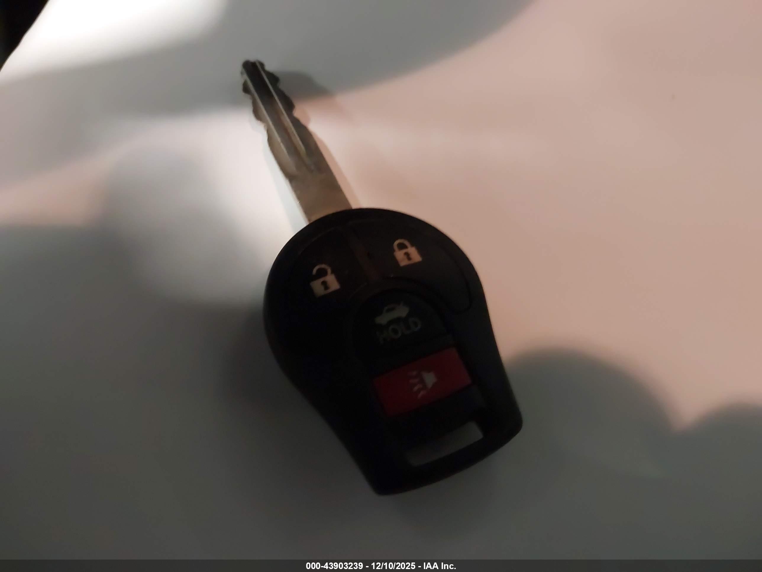 NISSAN VERSA image 11