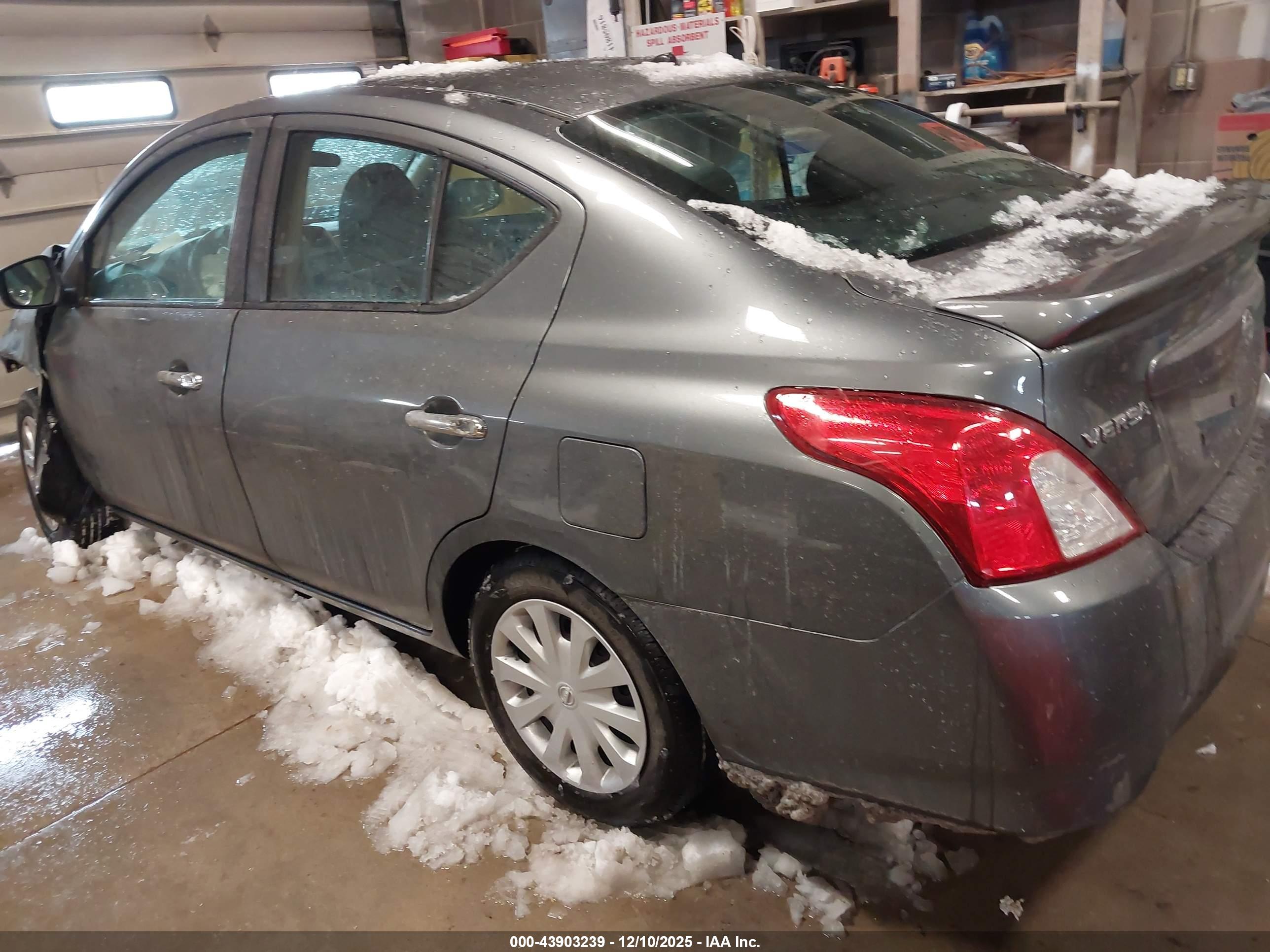 NISSAN VERSA image 3