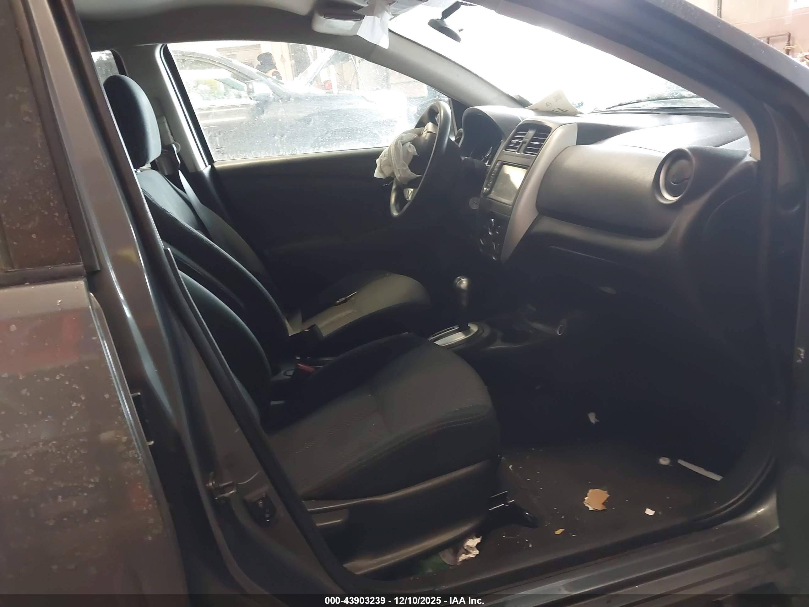 NISSAN VERSA image 5