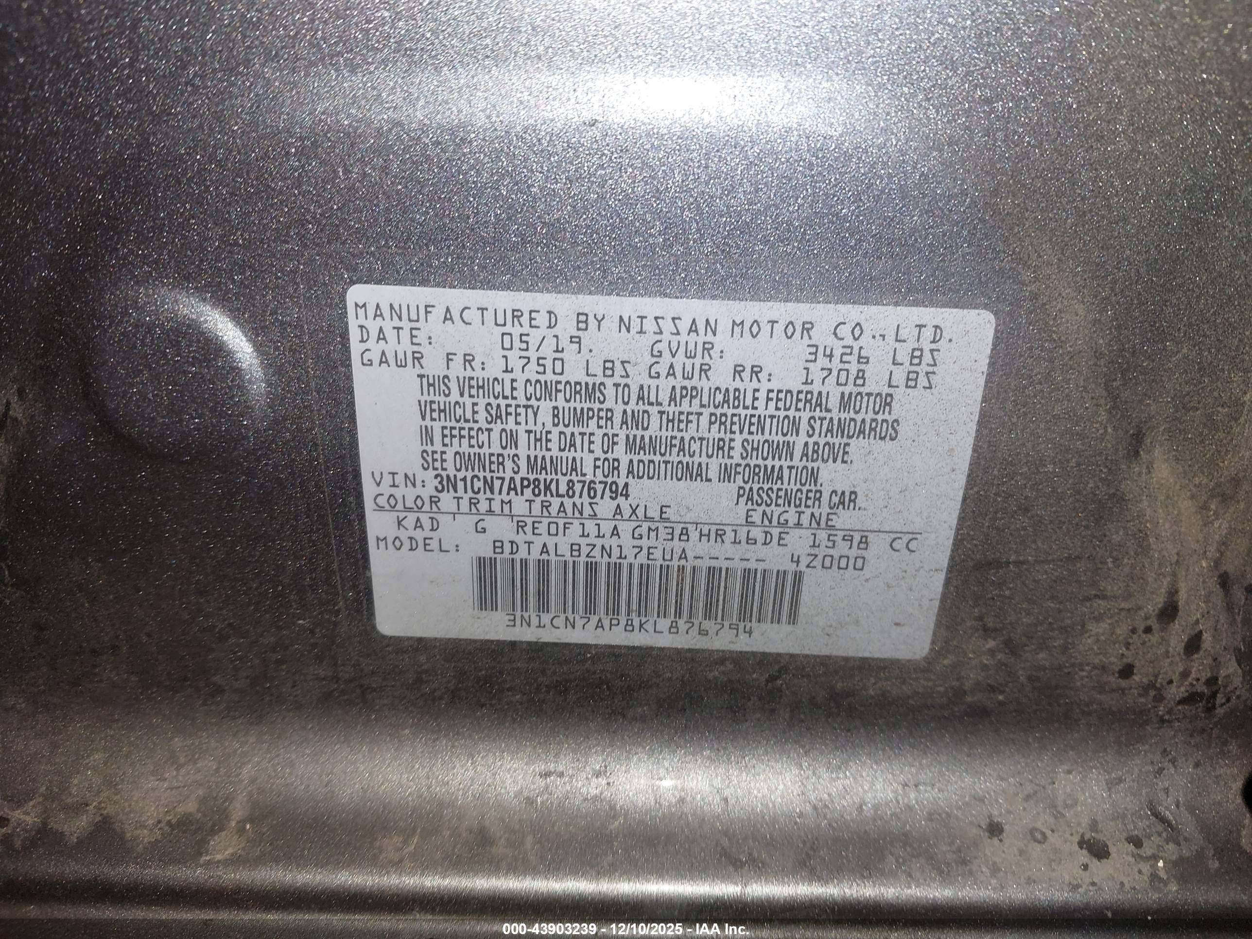 NISSAN VERSA image 9