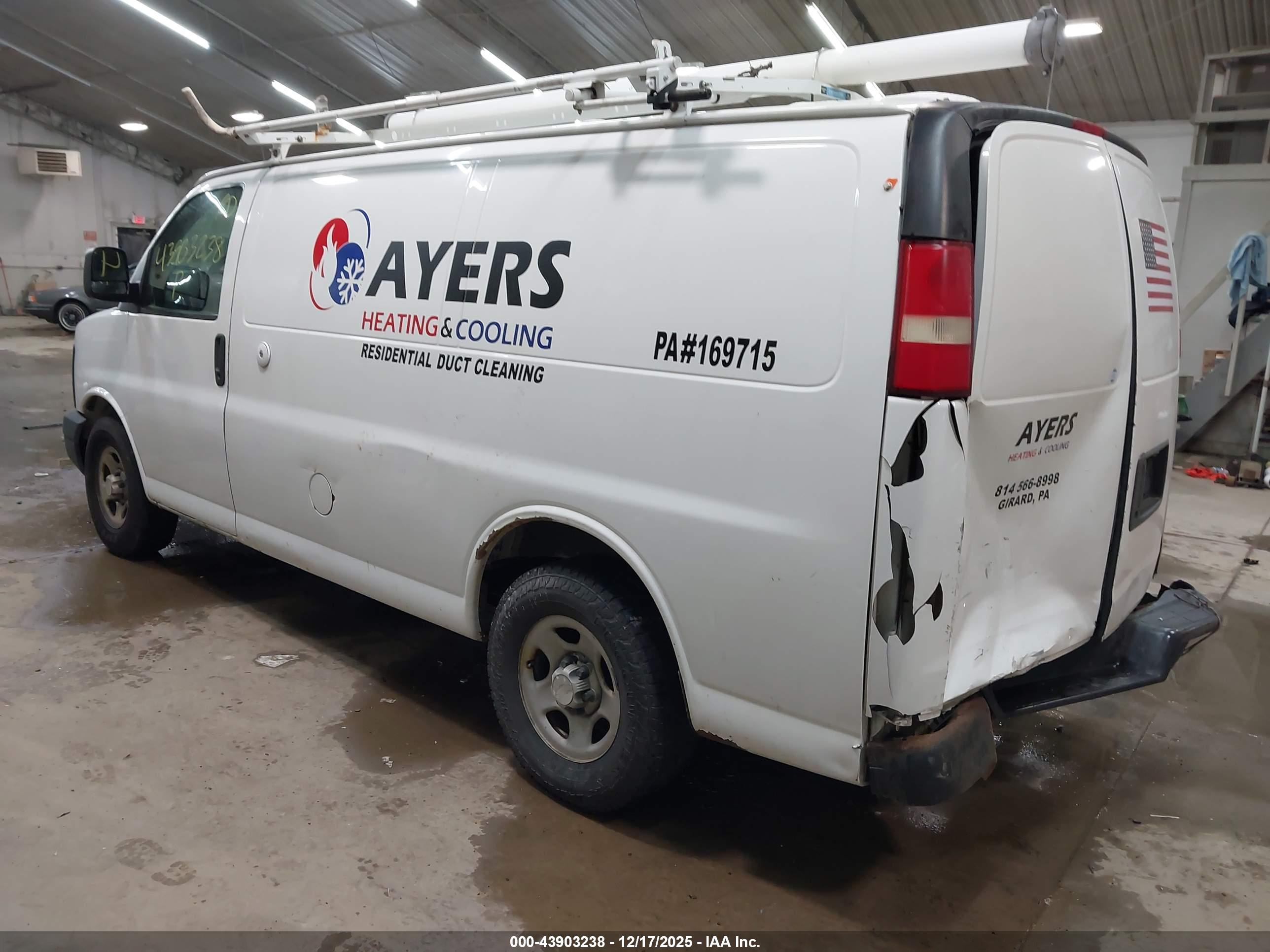 CHEVROLET EXPRESS image 3