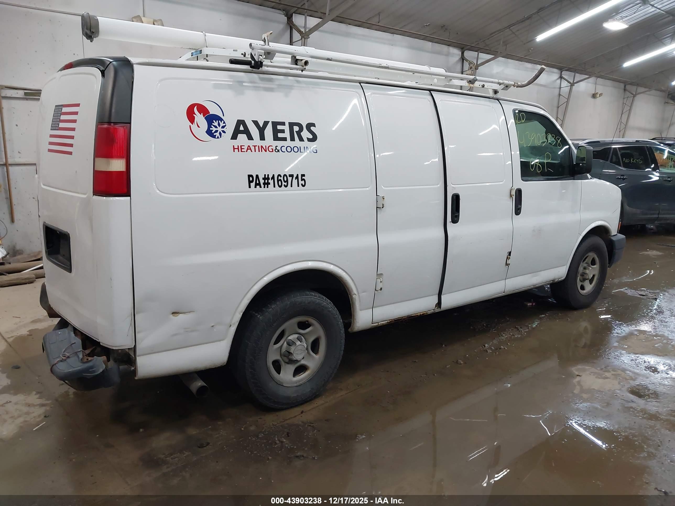 CHEVROLET EXPRESS image 4