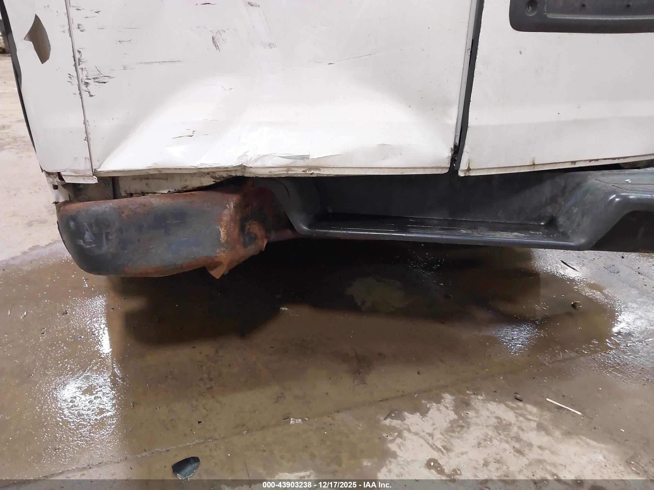 CHEVROLET EXPRESS image 6