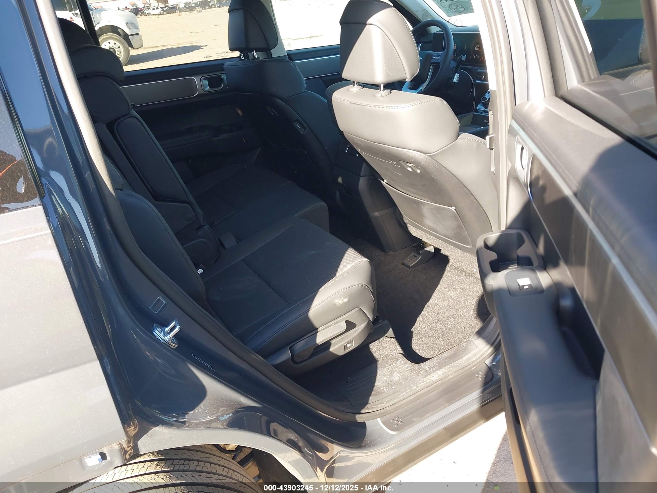 HYUNDAI SANTA image 8
