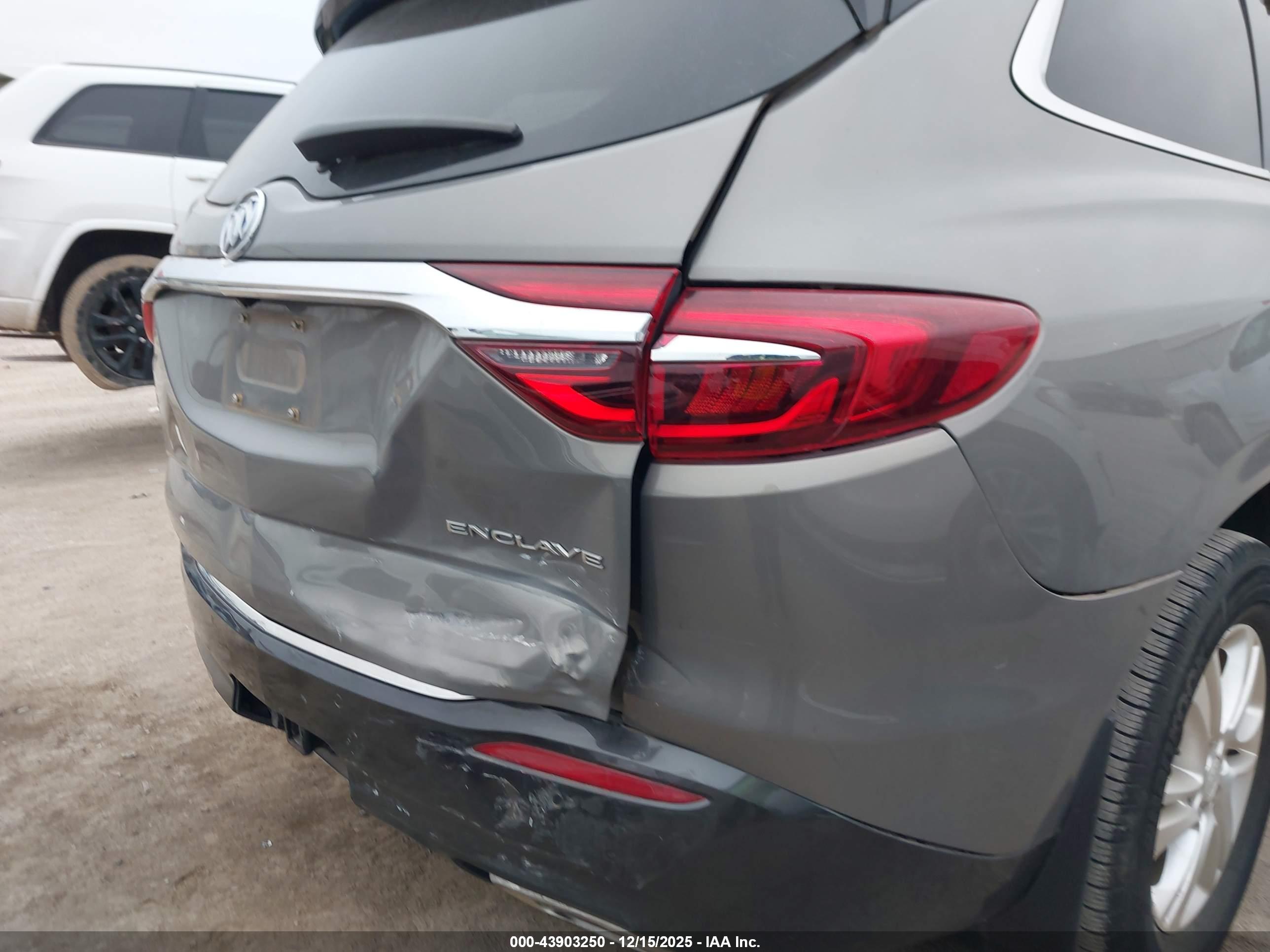 BUICK ENCLAVE image 6