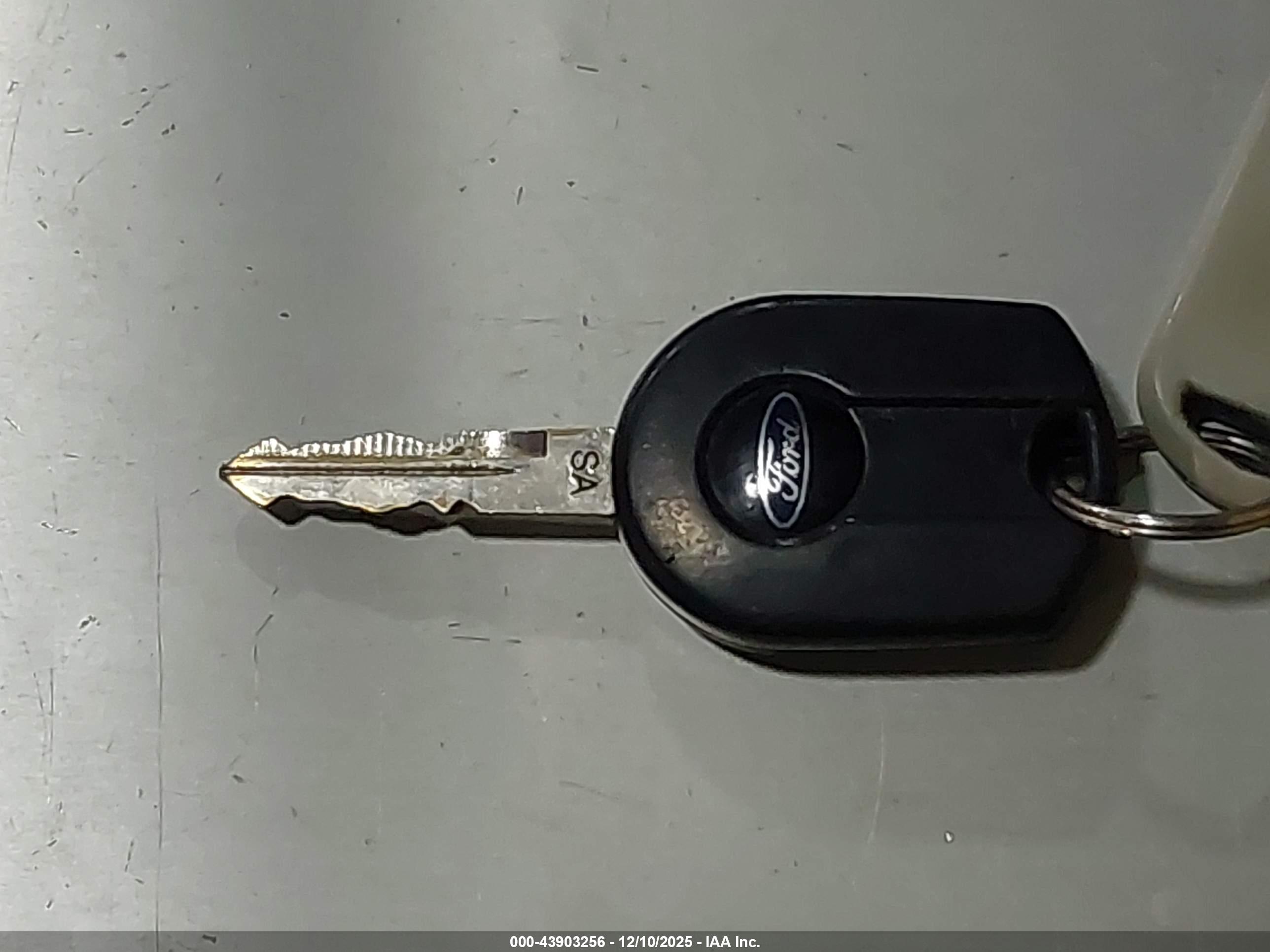 FORD EXPLORER image 11