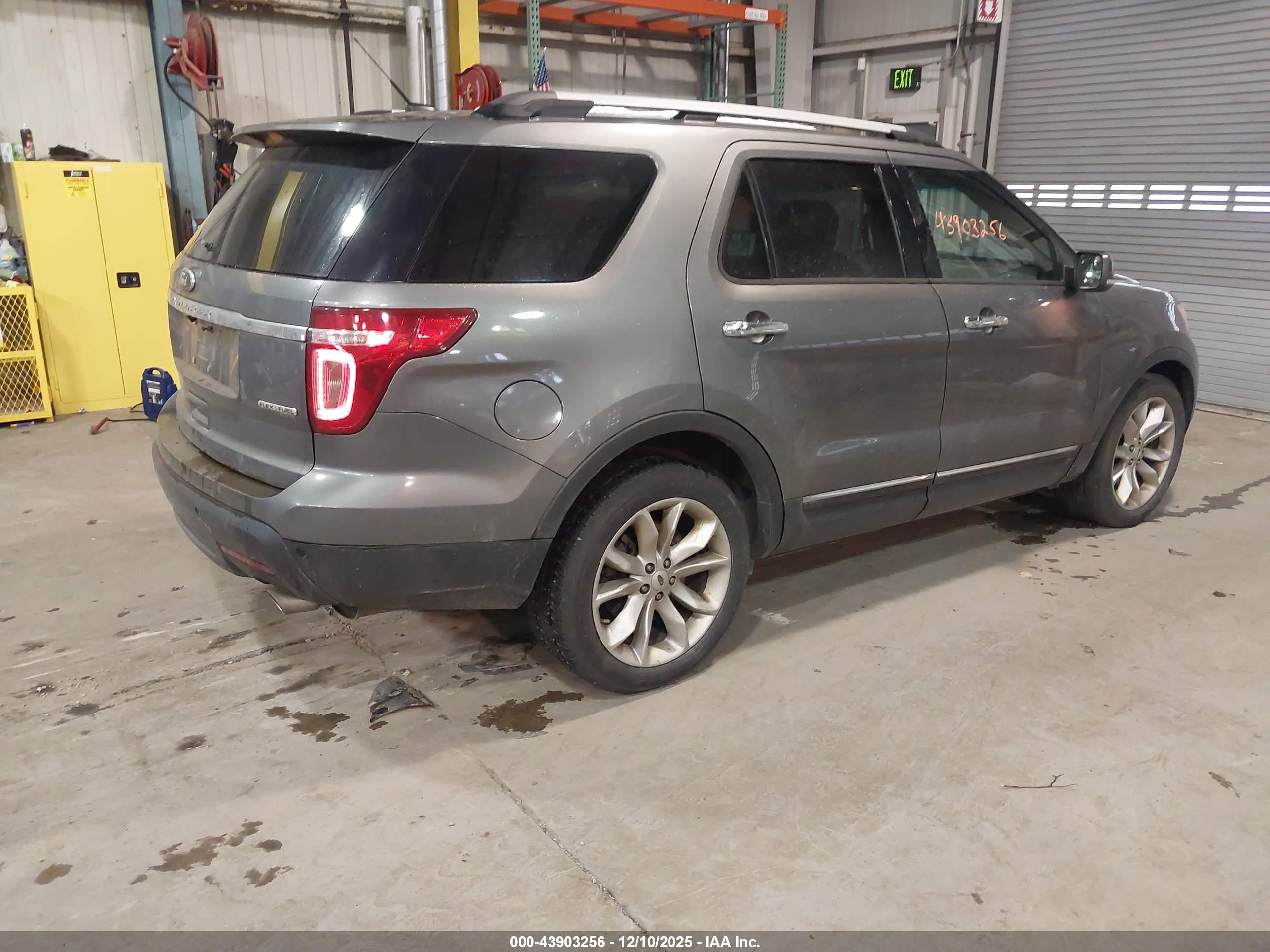 FORD EXPLORER image 4