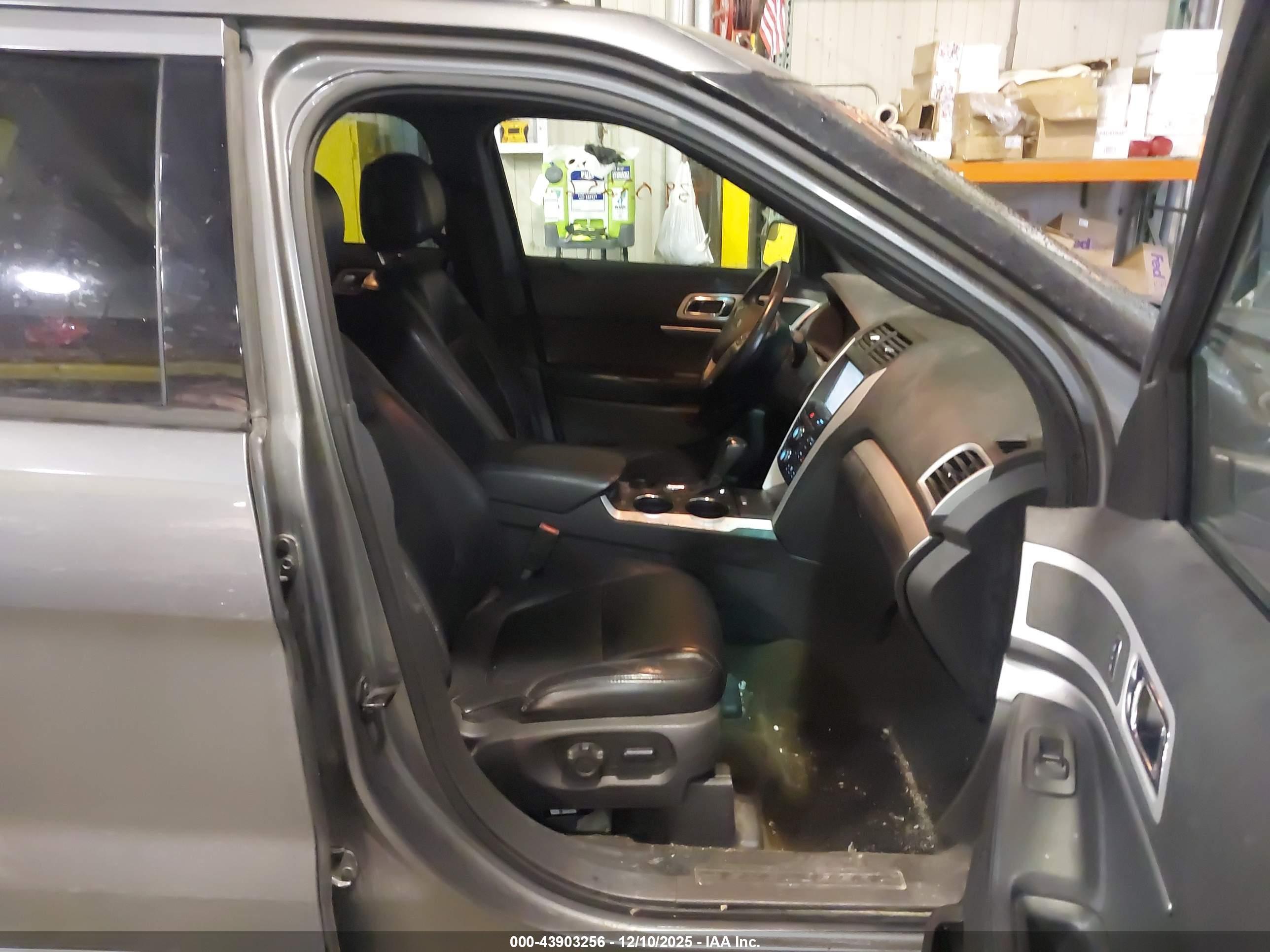 FORD EXPLORER image 5