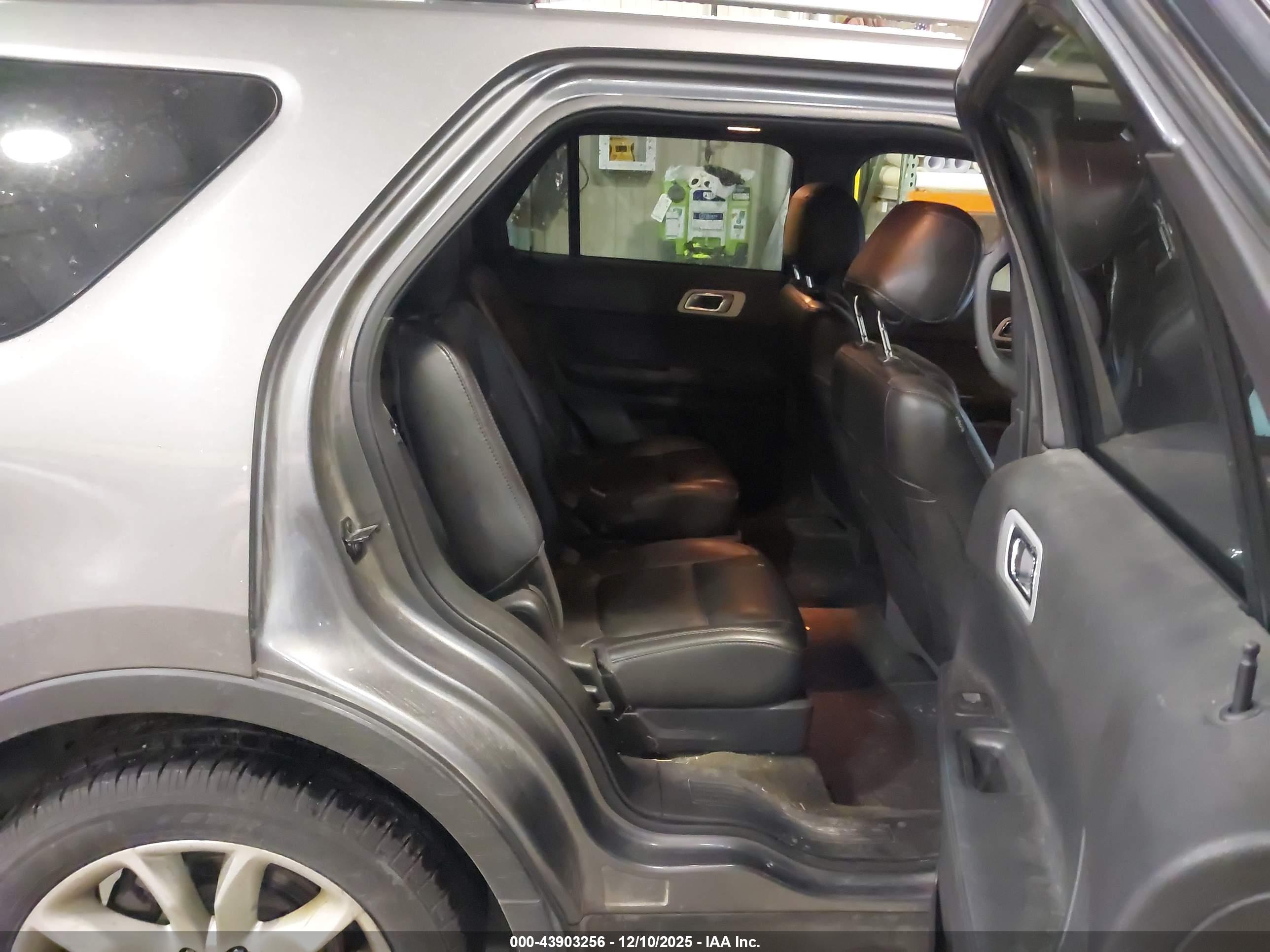 FORD EXPLORER image 8