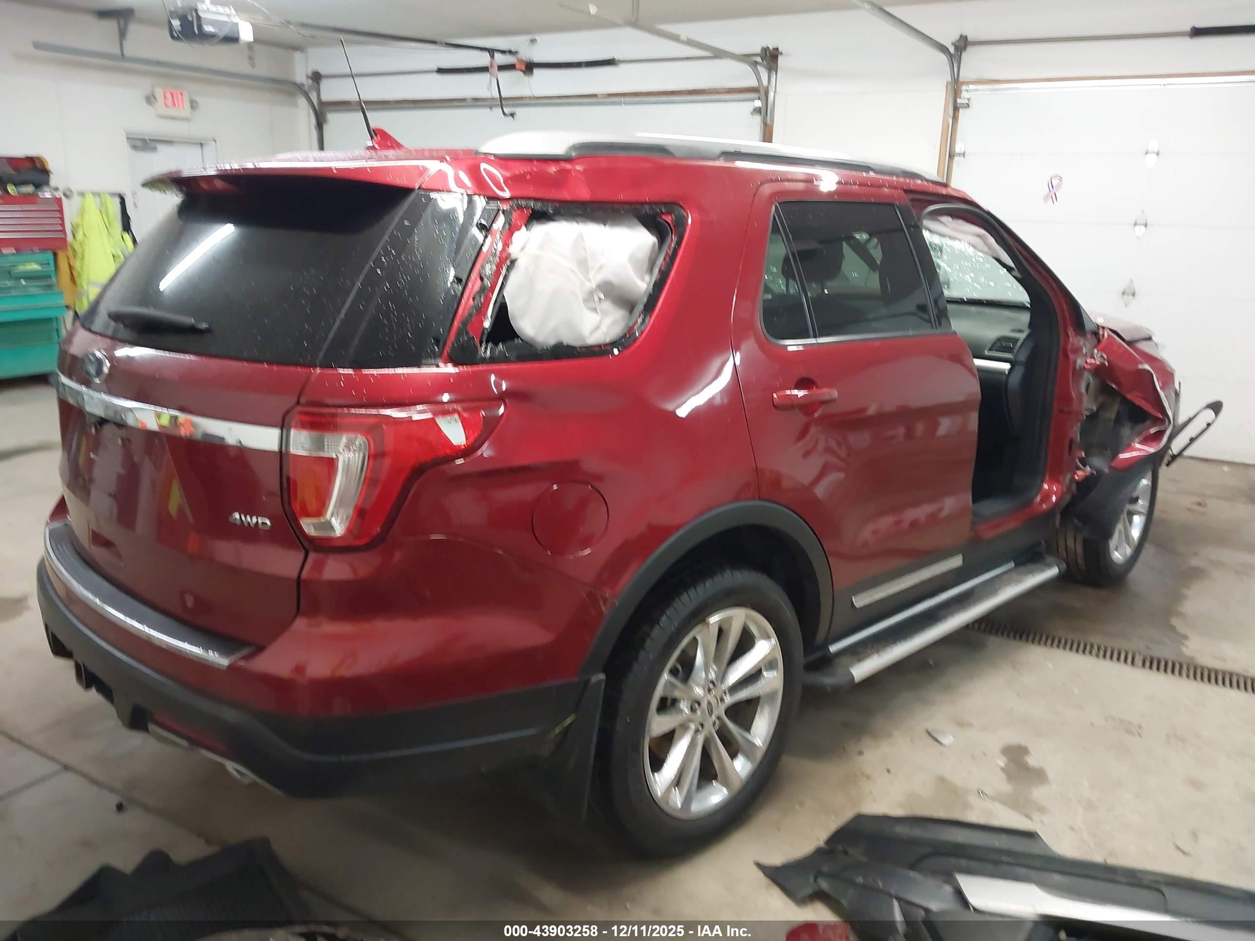 FORD EXPLORER image 4