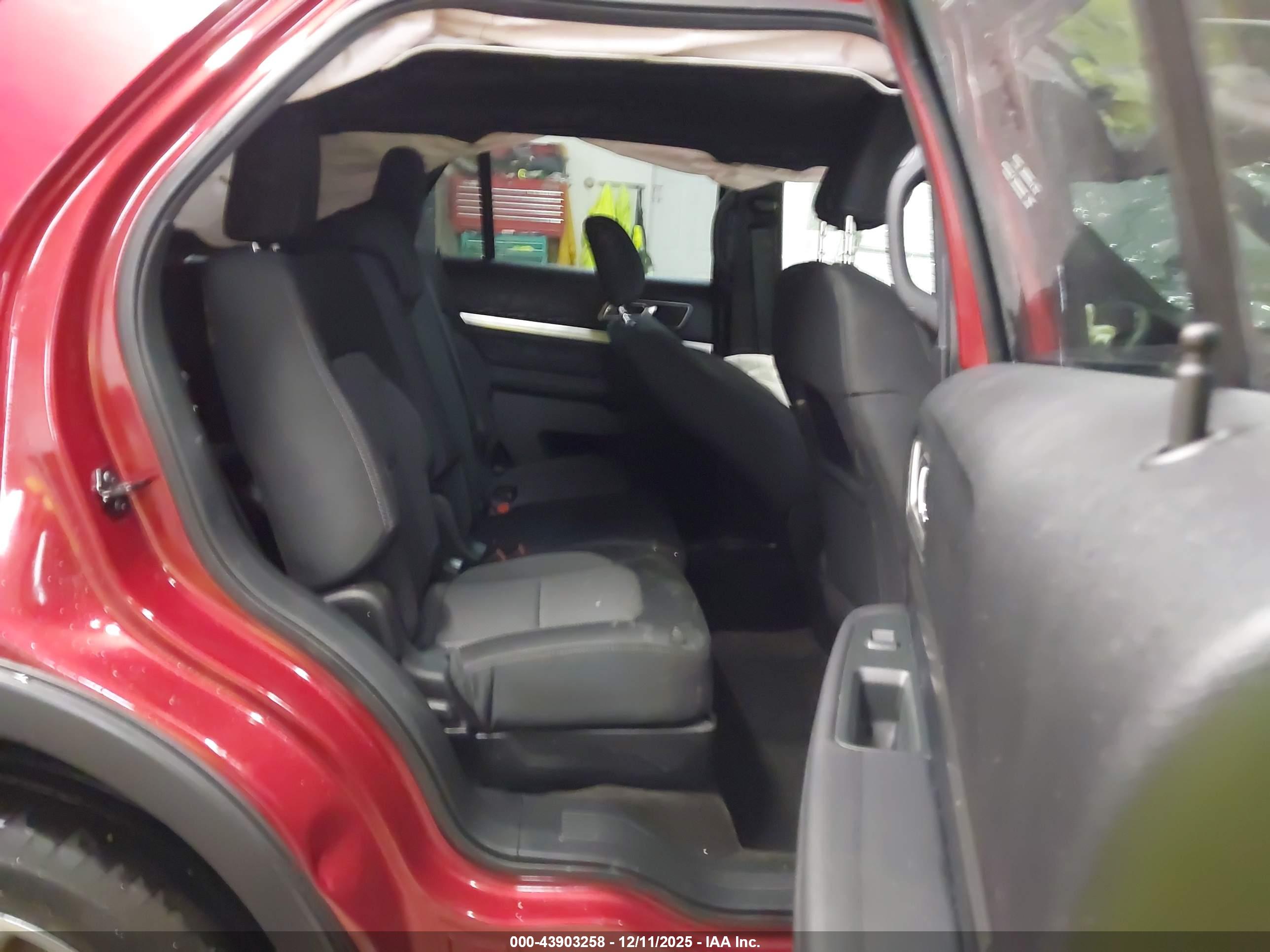 FORD EXPLORER image 8