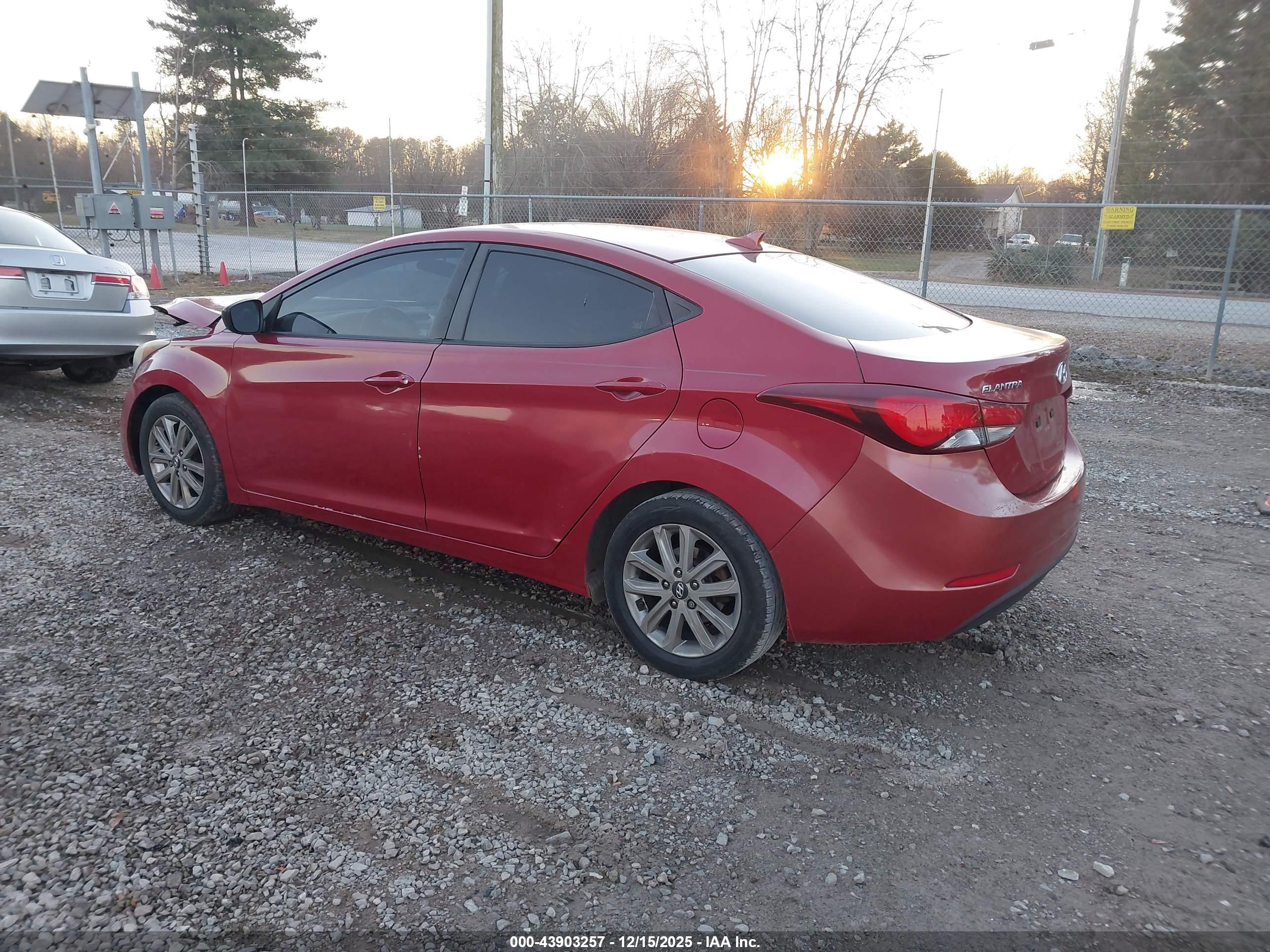 HYUNDAI ELANTRA image 3