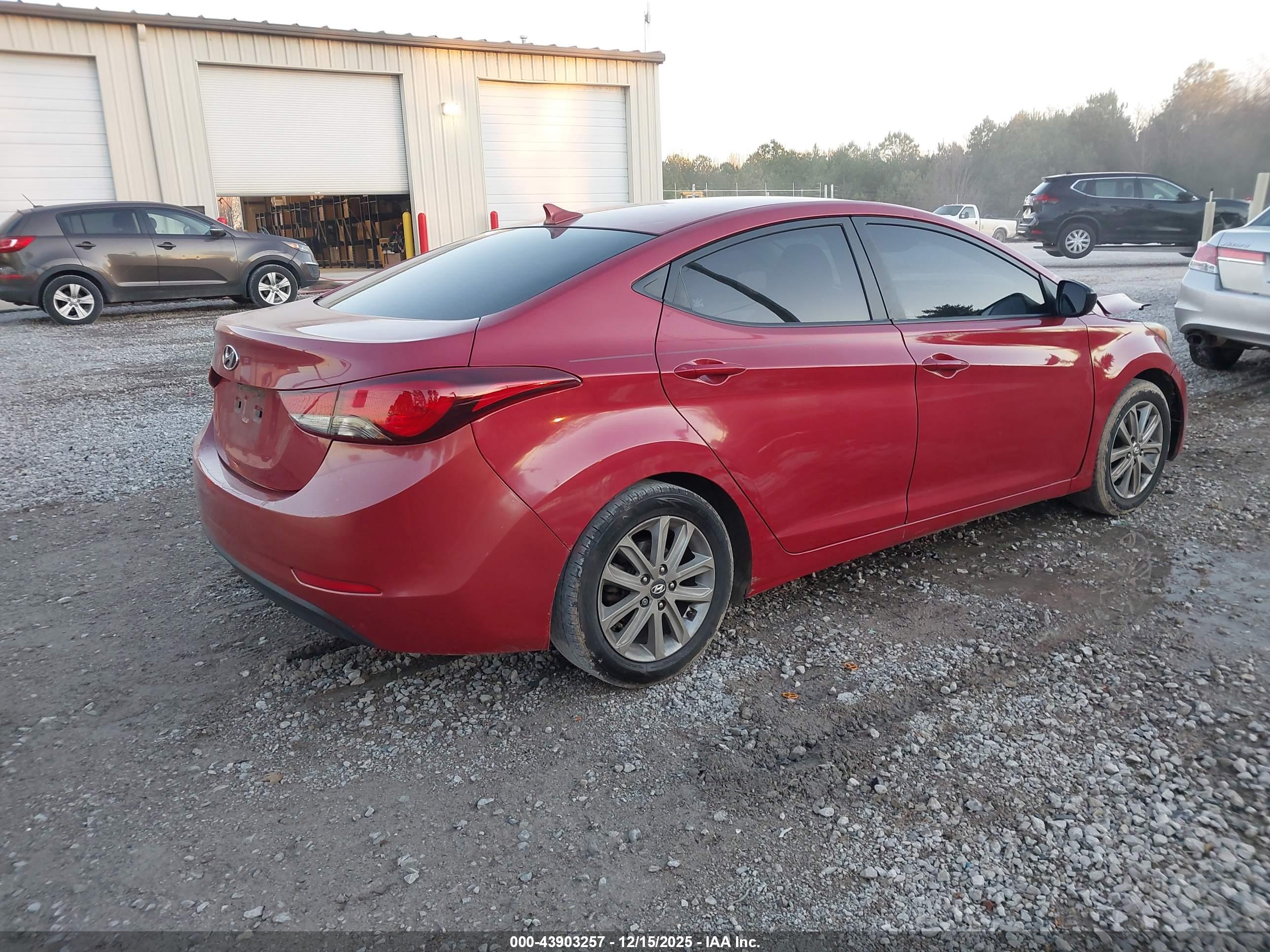 HYUNDAI ELANTRA image 4