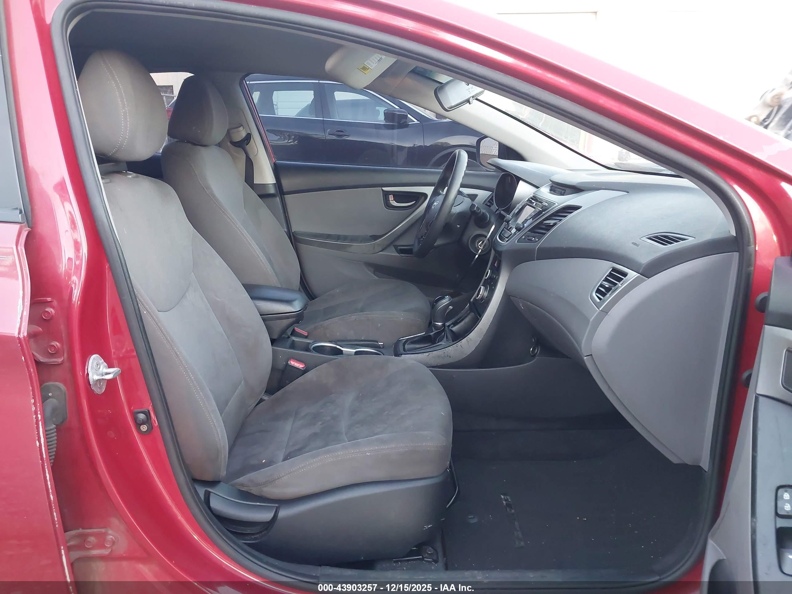 HYUNDAI ELANTRA image 5