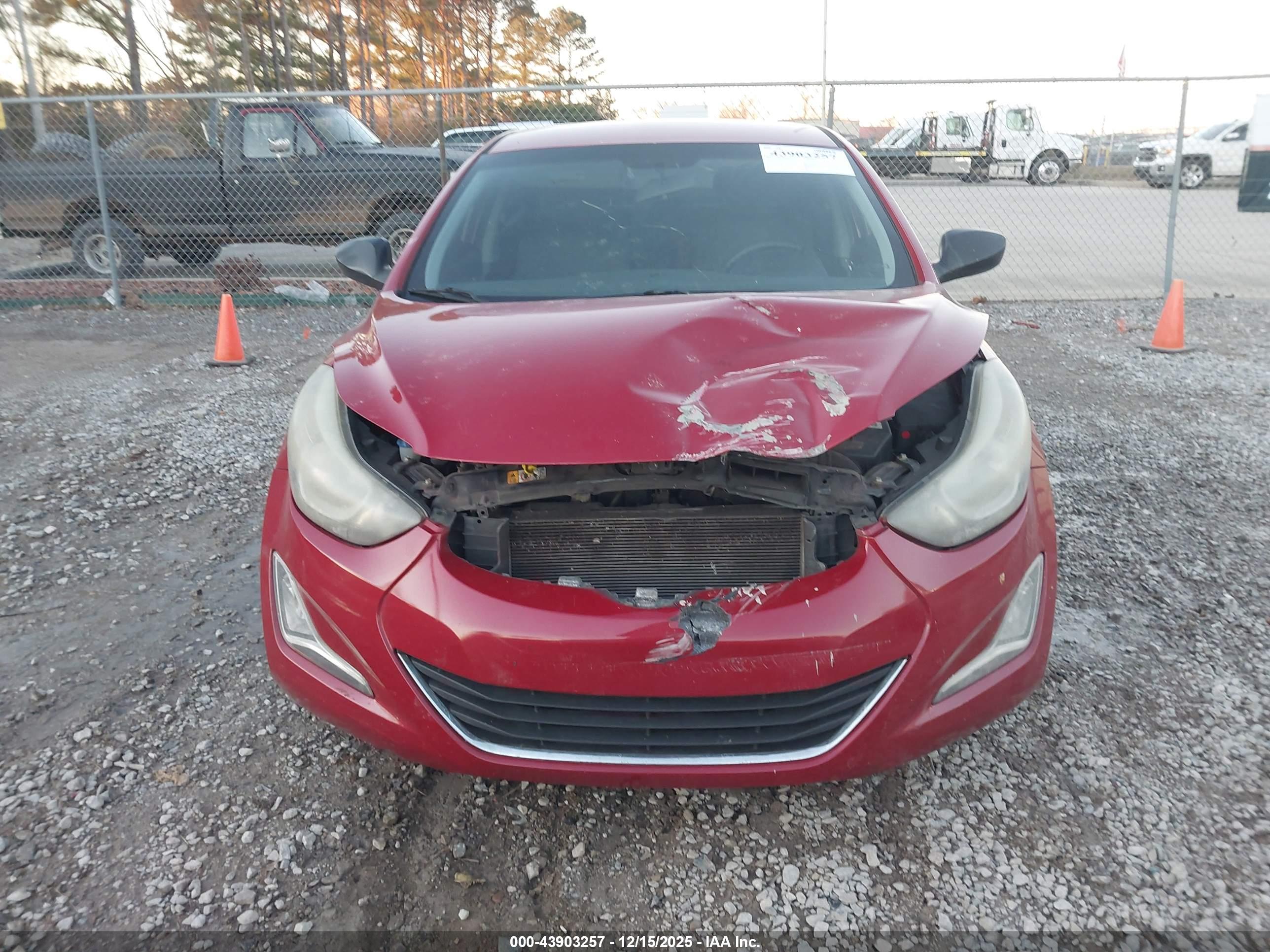 HYUNDAI ELANTRA image 6